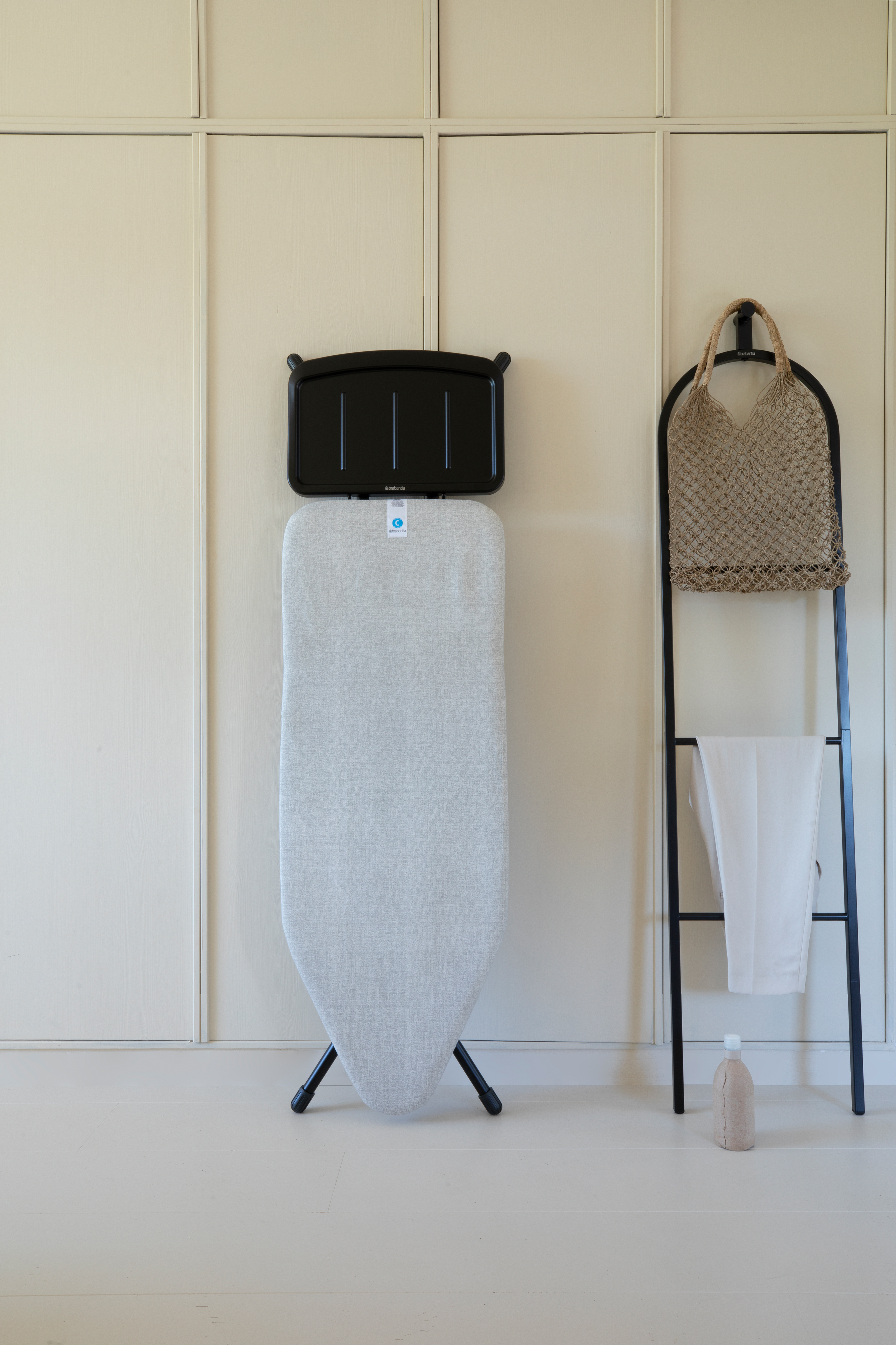 https://admins.leno.lv/storage/media/14138/ironing_board_c,_124x45cm,_ssuh_-_denim_grey_-_8710755236143_brabantia_6_nr-35406.jpg