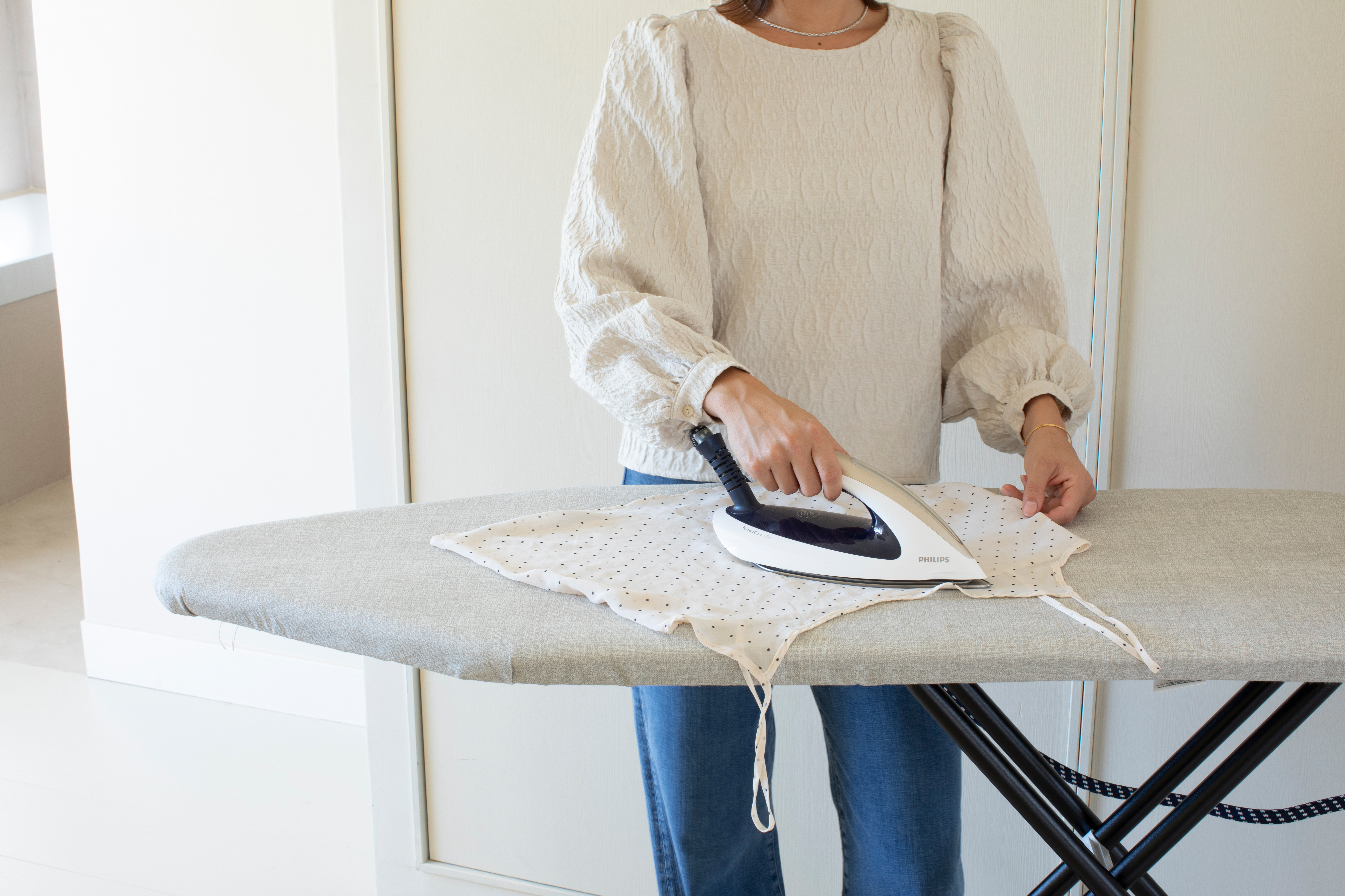 https://admins.leno.lv/storage/media/14140/ironing_board_c,_124x45cm,_ssuh_-_denim_grey_-_8710755236143_brabantia_6_nr-35407.jpg