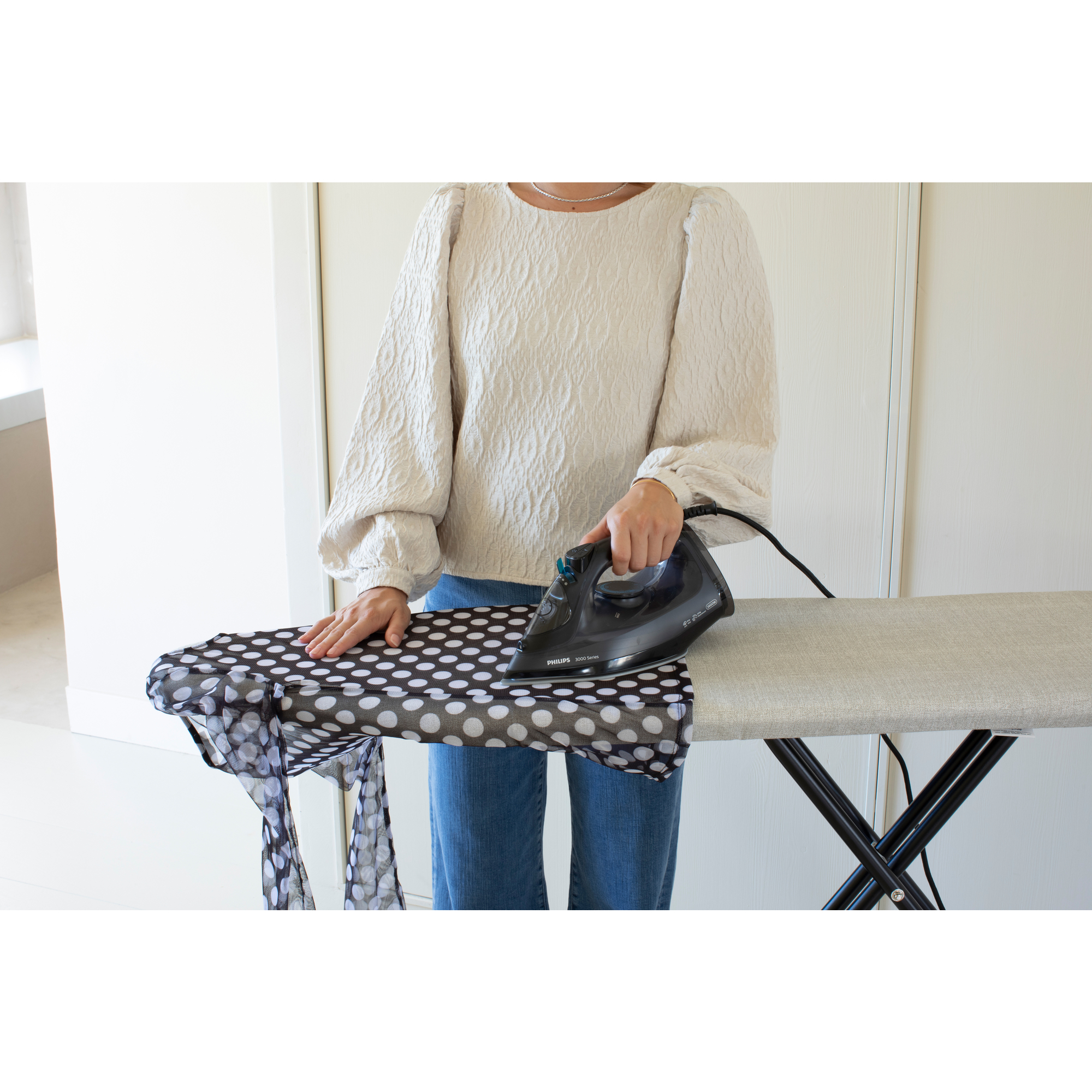 https://admins.leno.lv/storage/media/14316/ironing_board_b,_124x38cm,_ssir_-_denim_grey_-_8710755236129_brabantia_96dpi_2000x2000px_9_nr-35402.jpg