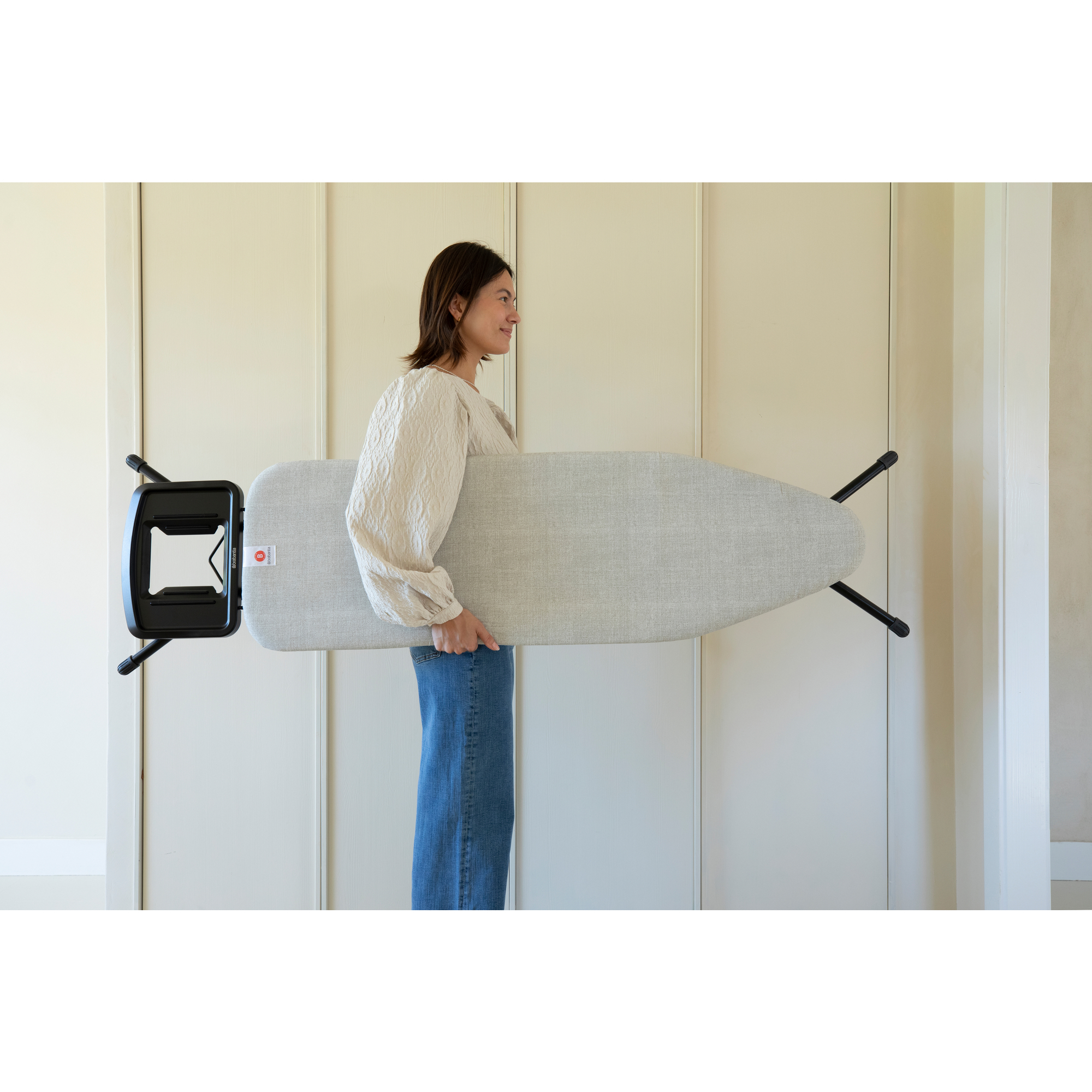 https://admins.leno.lv/storage/media/14318/ironing_board_b,_124x38cm,_ssir_-_denim_grey_-_8710755236129_brabantia_96dpi_2000x2000px_9_nr-35400.jpg