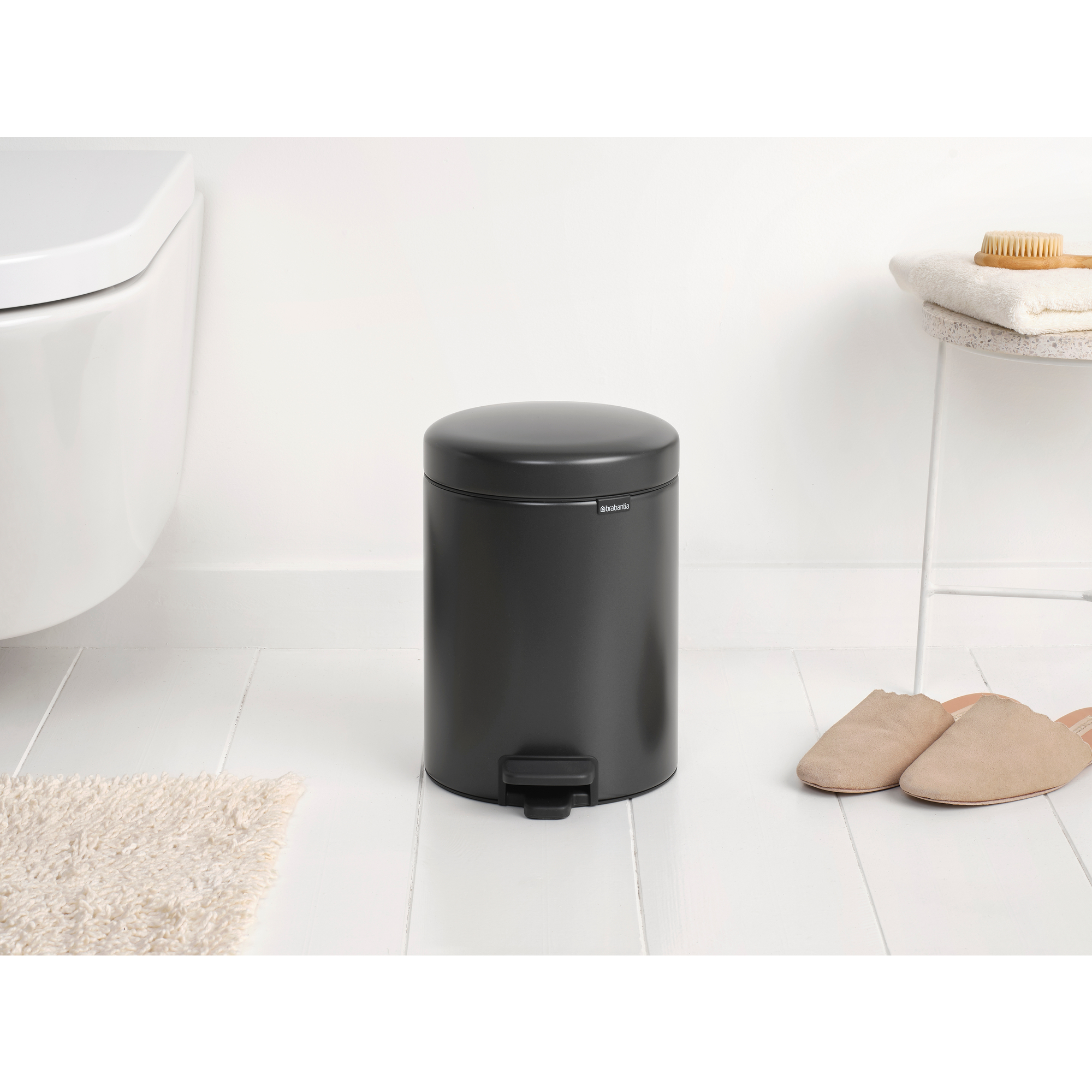 https://admins.leno.lv/storage/media/14324/newicon_pedal_bin,_5l_-_confident_grey_-_8710755233463_brabantia_96dpi_2000x2000px_9_nr-37429.jpg