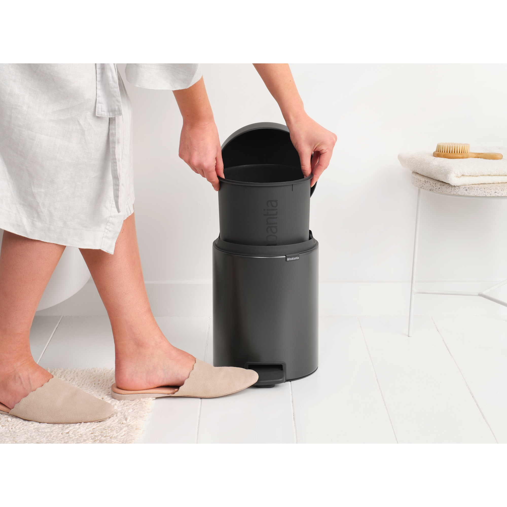 https://admins.leno.lv/storage/media/14325/newicon_pedal_bin,_5l_-_confident_grey_-_8710755233463_brabantia_96dpi_2000x2000px_9_nr-37430.jpg