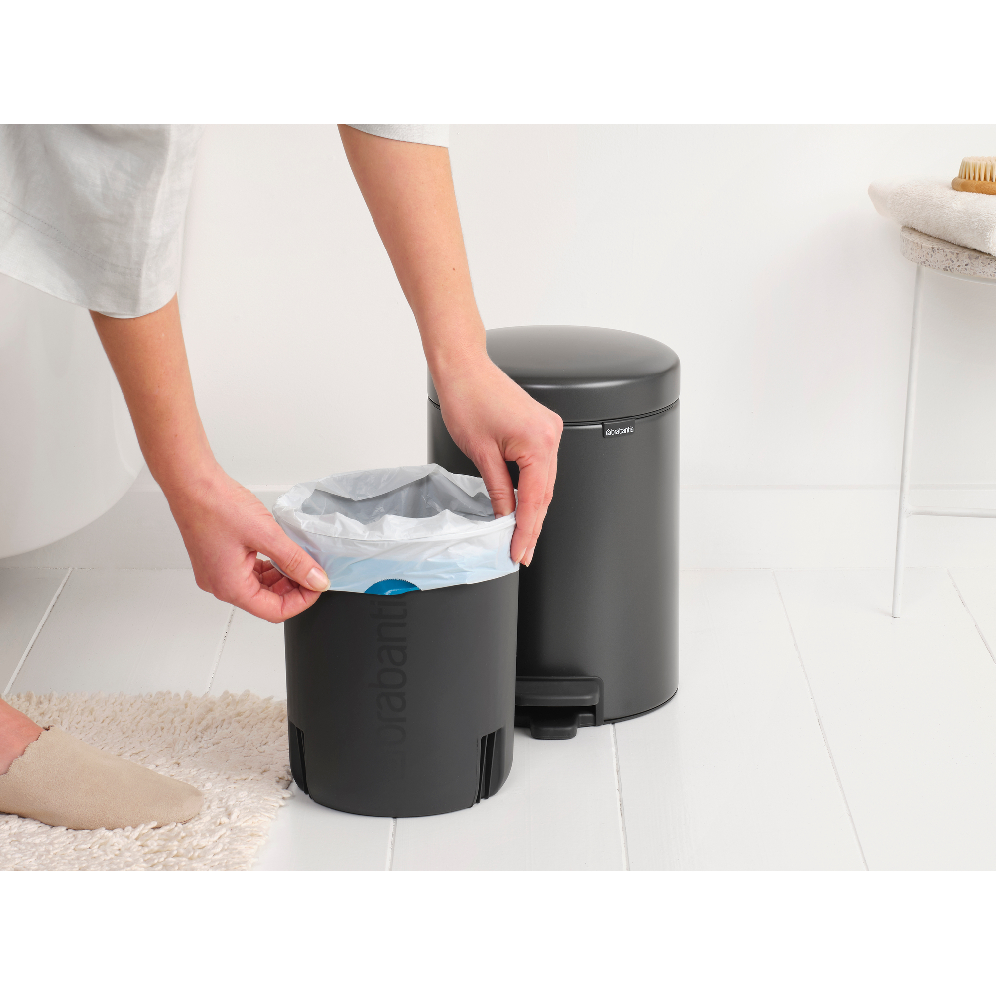 https://admins.leno.lv/storage/media/14327/newicon_pedal_bin,_5l_-_confident_grey_-_8710755233463_brabantia_96dpi_2000x2000px_9_nr-37433.jpg