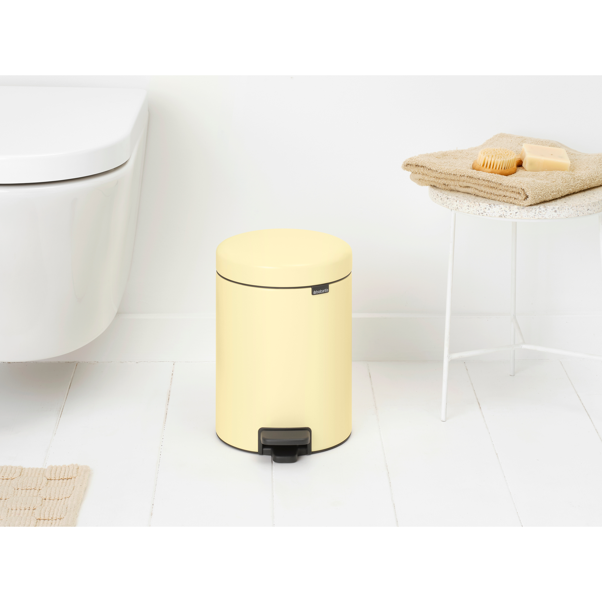 https://admins.leno.lv/storage/media/14350/newicon_pedal_bin,_5l_-_mellow_yellow_-_8710755233784_brabantia_96dpi_2000x2000px_9_nr-35534.jpg