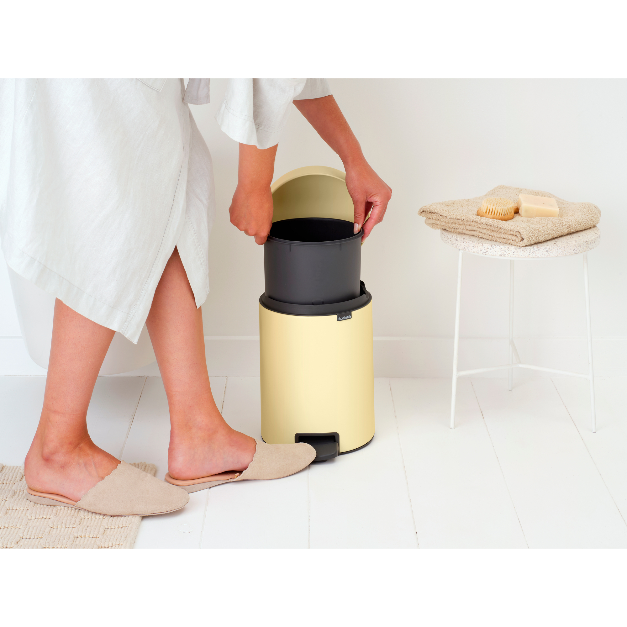 https://admins.leno.lv/storage/media/14353/newicon_pedal_bin,_5l_-_mellow_yellow_-_8710755233784_brabantia_96dpi_2000x2000px_9_nr-35537.jpg