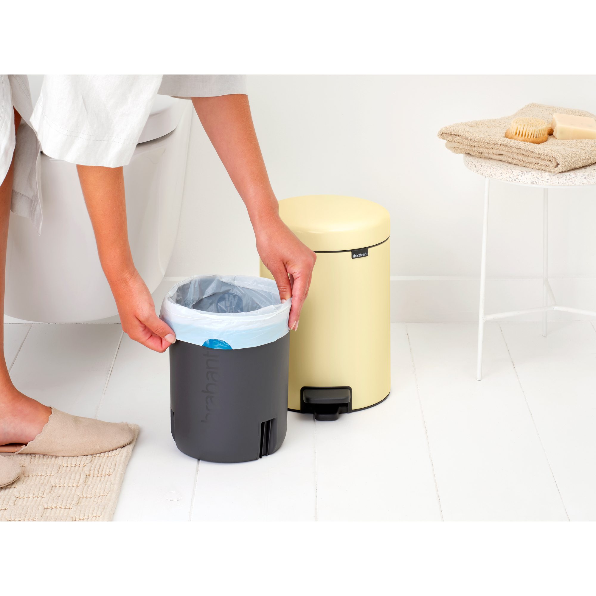 https://admins.leno.lv/storage/media/14354/newicon_pedal_bin,_5l_-_mellow_yellow_-_8710755233784_brabantia_96dpi_2000x2000px_9_nr-35538.jpg