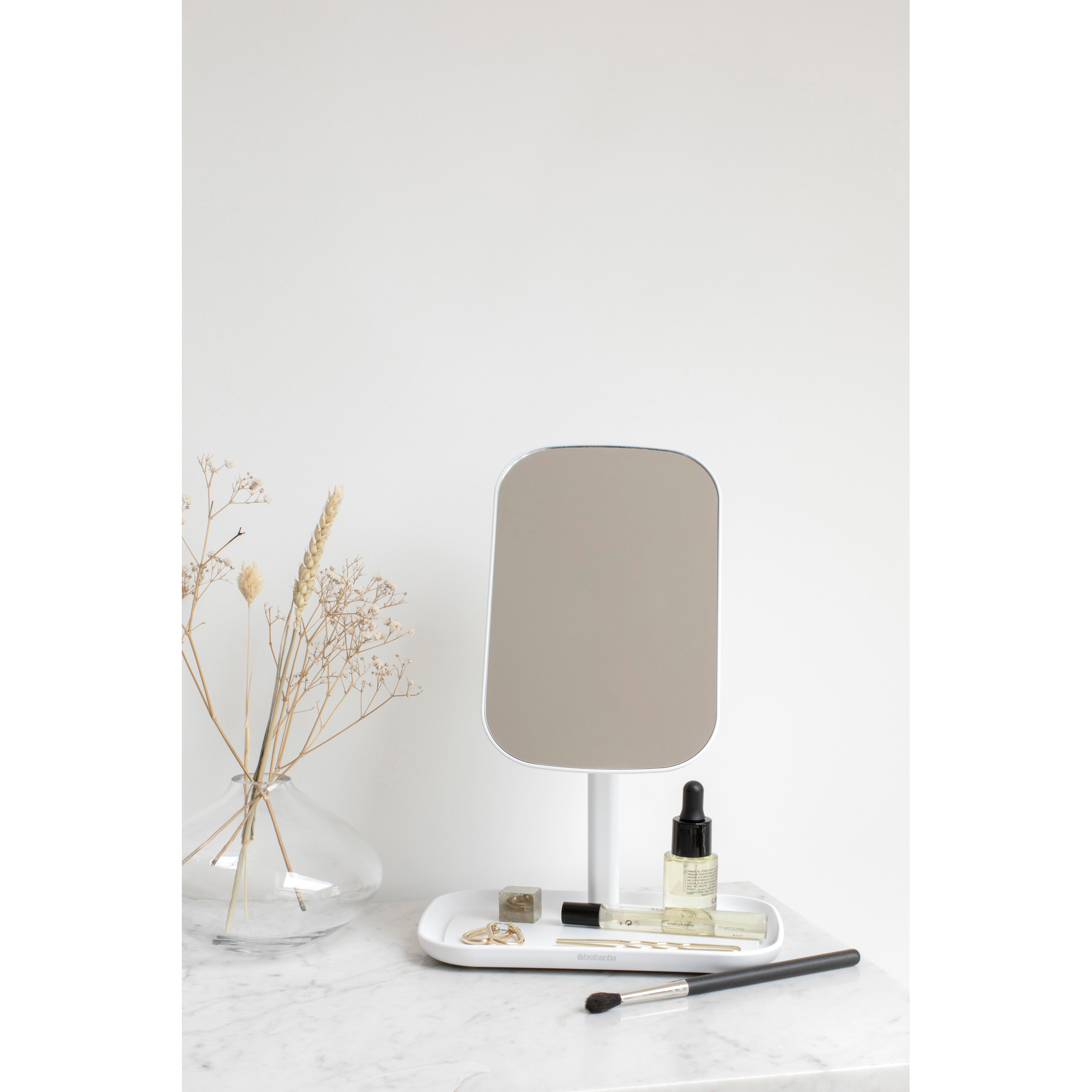https://admins.leno.lv/storage/media/14585/renew_mirror_with_storage_tray_-_white_-_8710755280726_brabantia_300dpi_2000x2000px_9_nr-22474.jpg