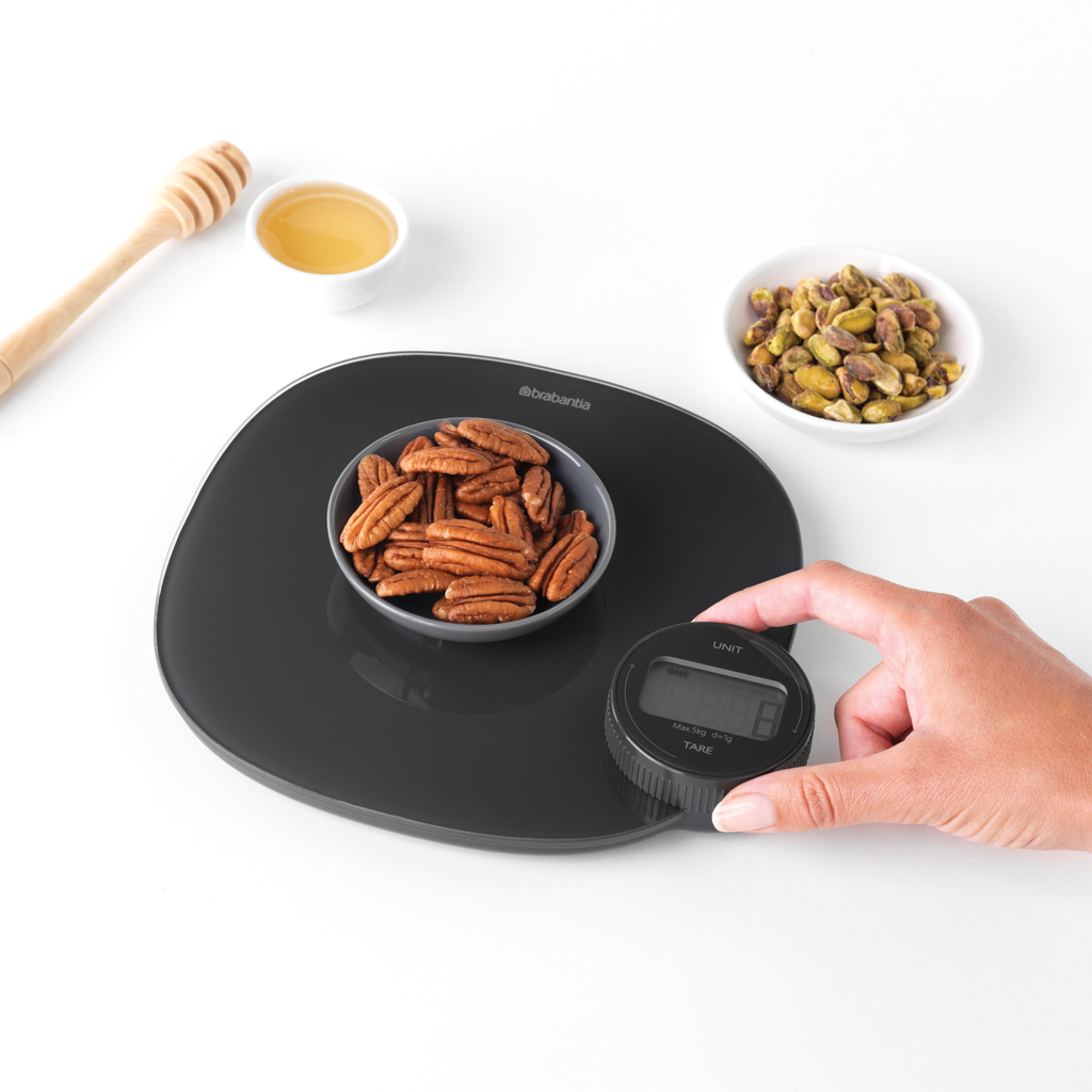 https://admins.leno.lv/storage/media/14981/kitchen_scales_plus,_tasty-_-_dark_grey_-_8710755122880_brabantia_72dpi_1024x1024px_x_nr-15329.png
