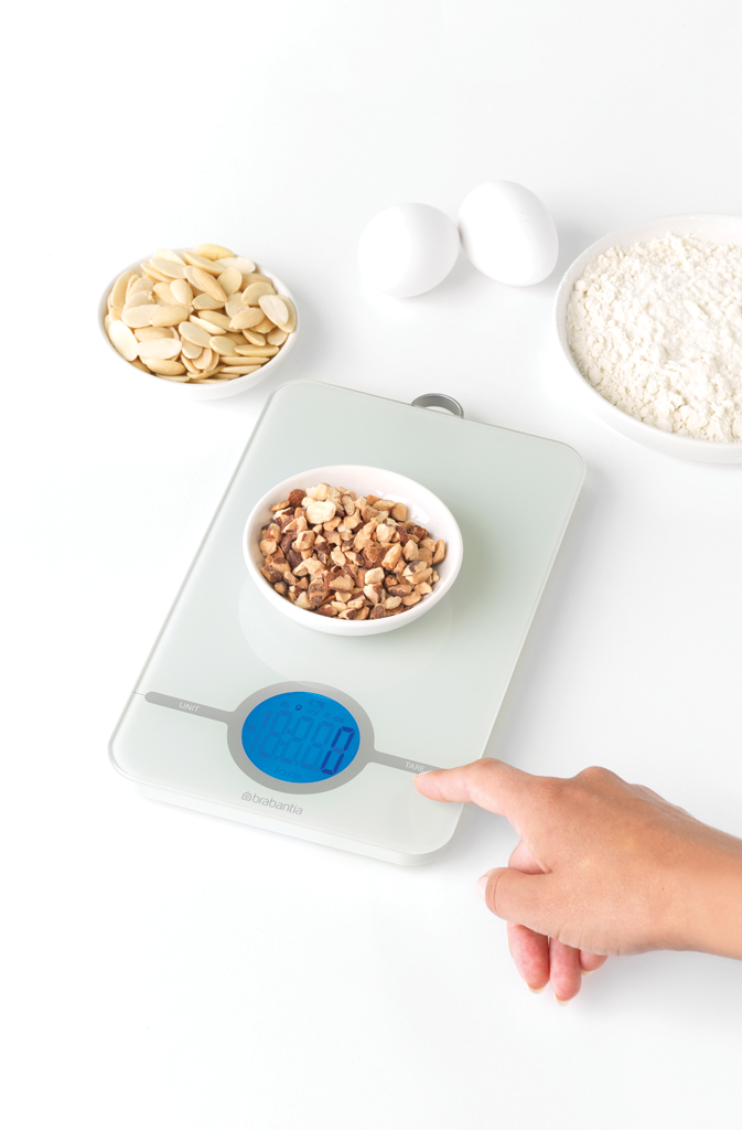 https://admins.leno.lv/storage/media/14990/digital_kitchen_scales,_tasty-_-_light_grey_-_8710755122668_brabantia_72dpi_673x1024px_x_nr-15693.png