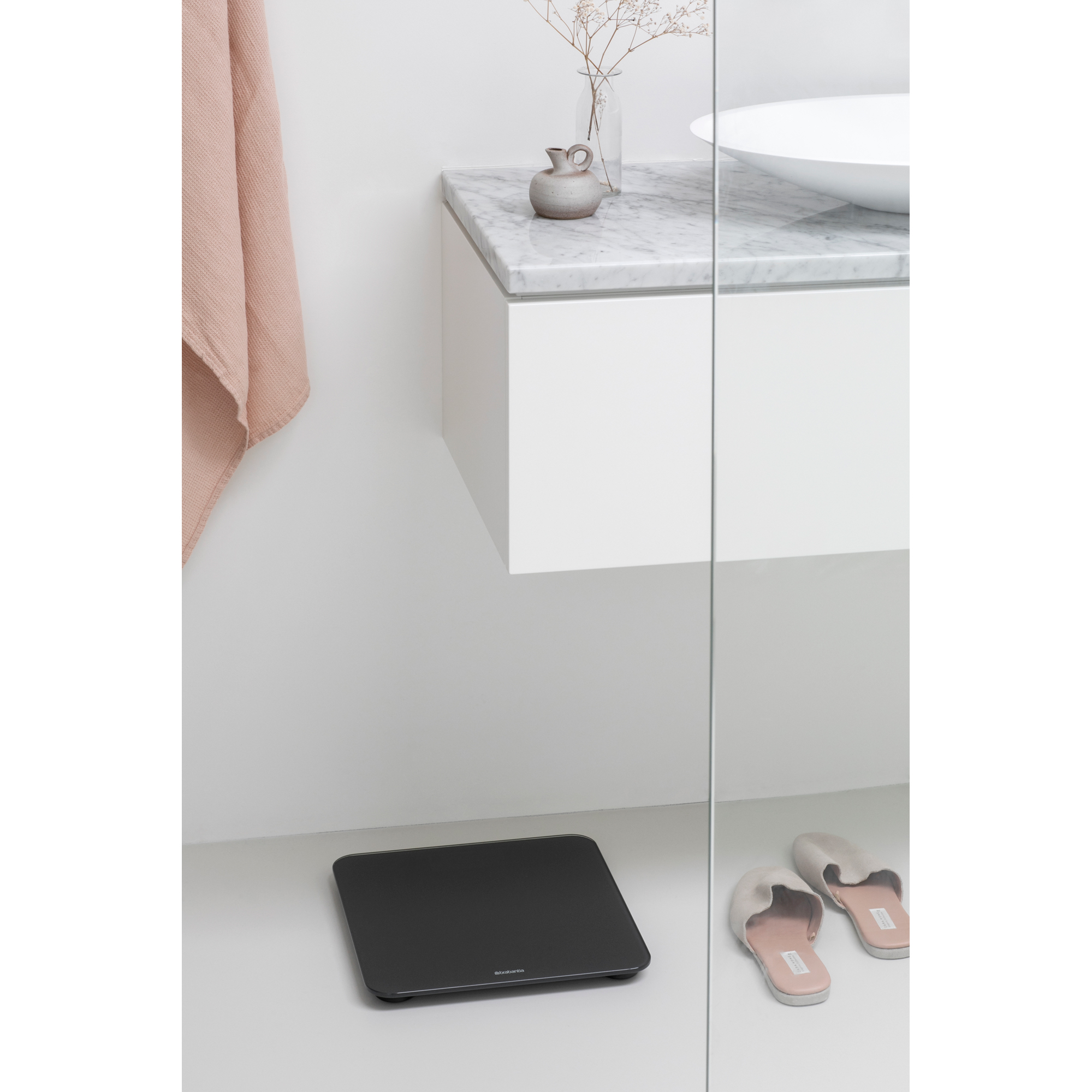 https://admins.leno.lv/storage/media/15152/renew_digital_bathroom_scales_-_dark_grey_-_8710755280122_brabantia_300dpi_2000x2000px_9_nr-19413.jpg