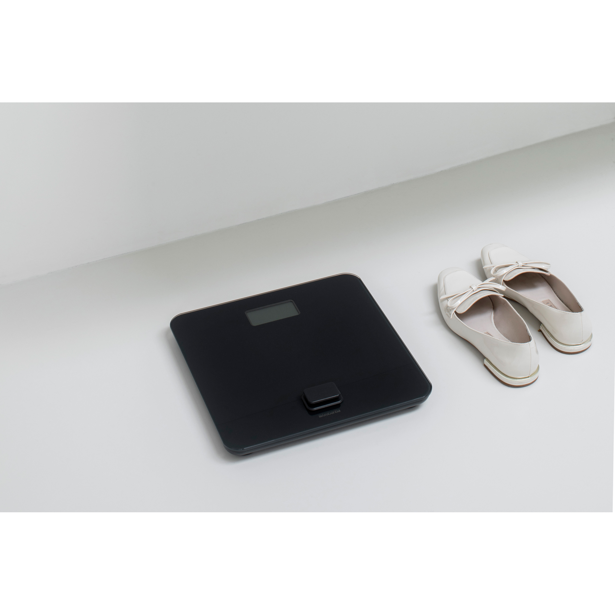 https://admins.leno.lv/storage/media/15172/renew_battery_free_bathroom_scale_-_dark_grey_-_8710755281341_brabantia_300dpi_4480x2987px_6_300dpi_2000x2000px_9_nr-22534.jpg