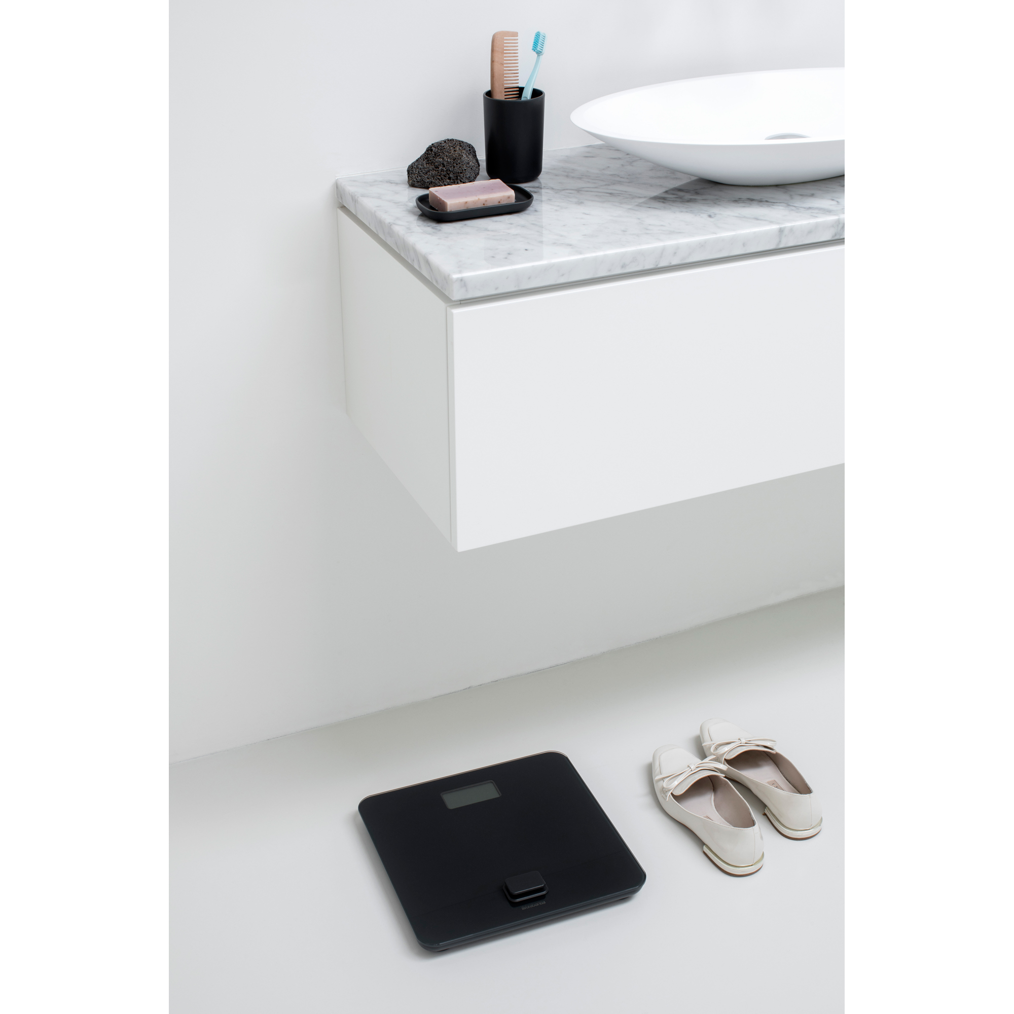 https://admins.leno.lv/storage/media/15173/renew_battery_free_bathroom_scale_-_dark_grey_-_8710755281341_brabantia_300dpi_4480x6720px_6_300dpi_2000x2000px_9_nr-22535.jpg