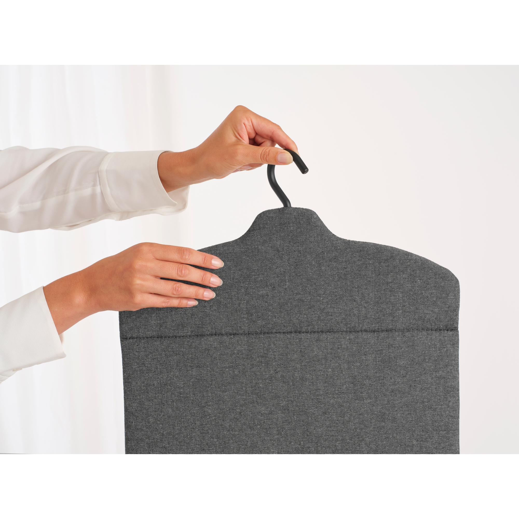 https://admins.leno.lv/storage/media/15189/foldable_steam_board_-_pepper_black_-_8710755231728_brabantia_96dpi_2000x2000px_9_nr-35305.jpg