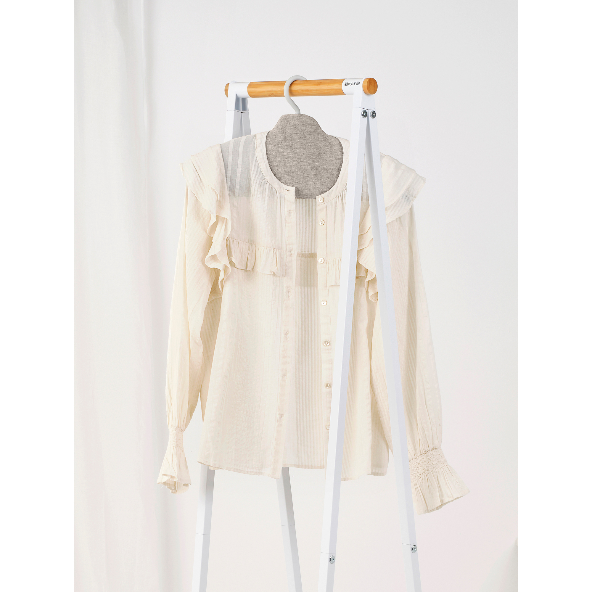 https://admins.leno.lv/storage/media/15232/steam_clothes_hanger_-_grey_-_8710755231803_brabantia_96dpi_2000x2000px_9_nr-35332.jpg