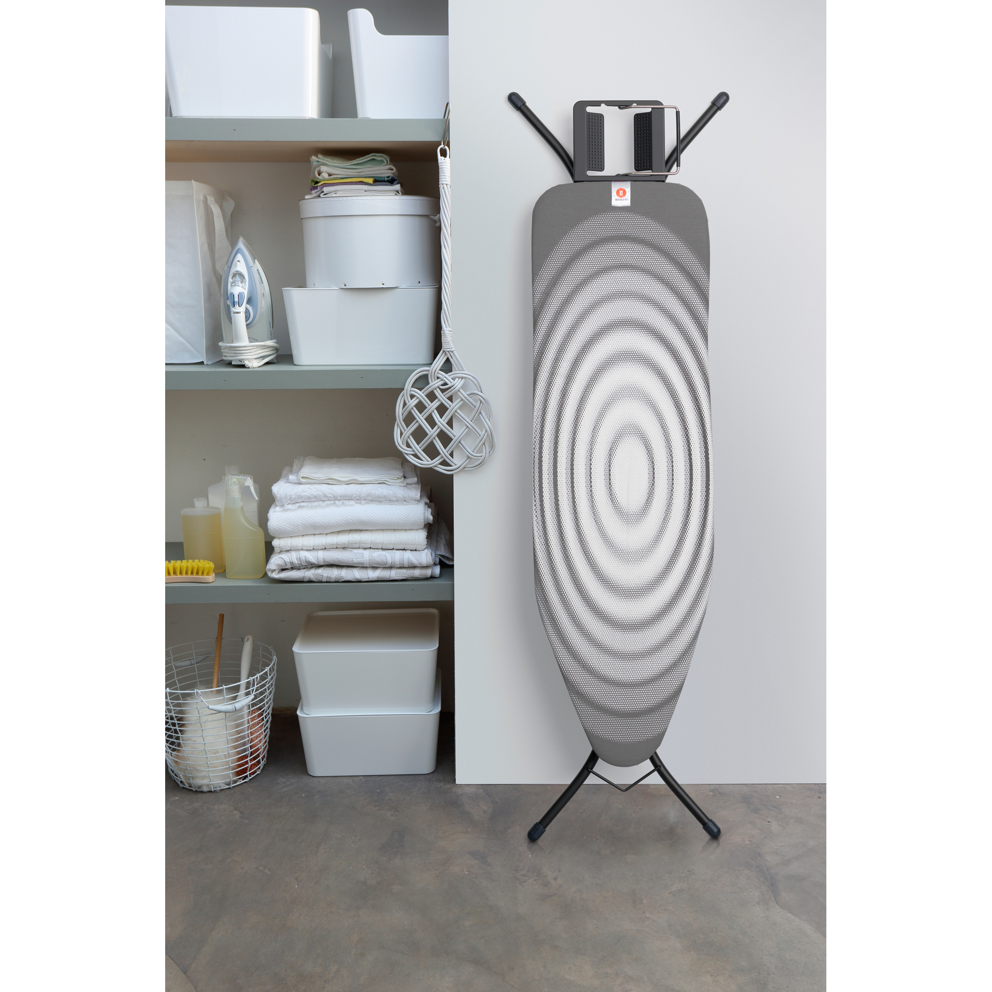 https://admins.leno.lv/storage/media/16112/Ironing-Board-B,-124x38-cm,-SIR---Titan-Oval---8710755103841-Brabantia_350dpi_2000x2000px_9_NR-2176.JPG