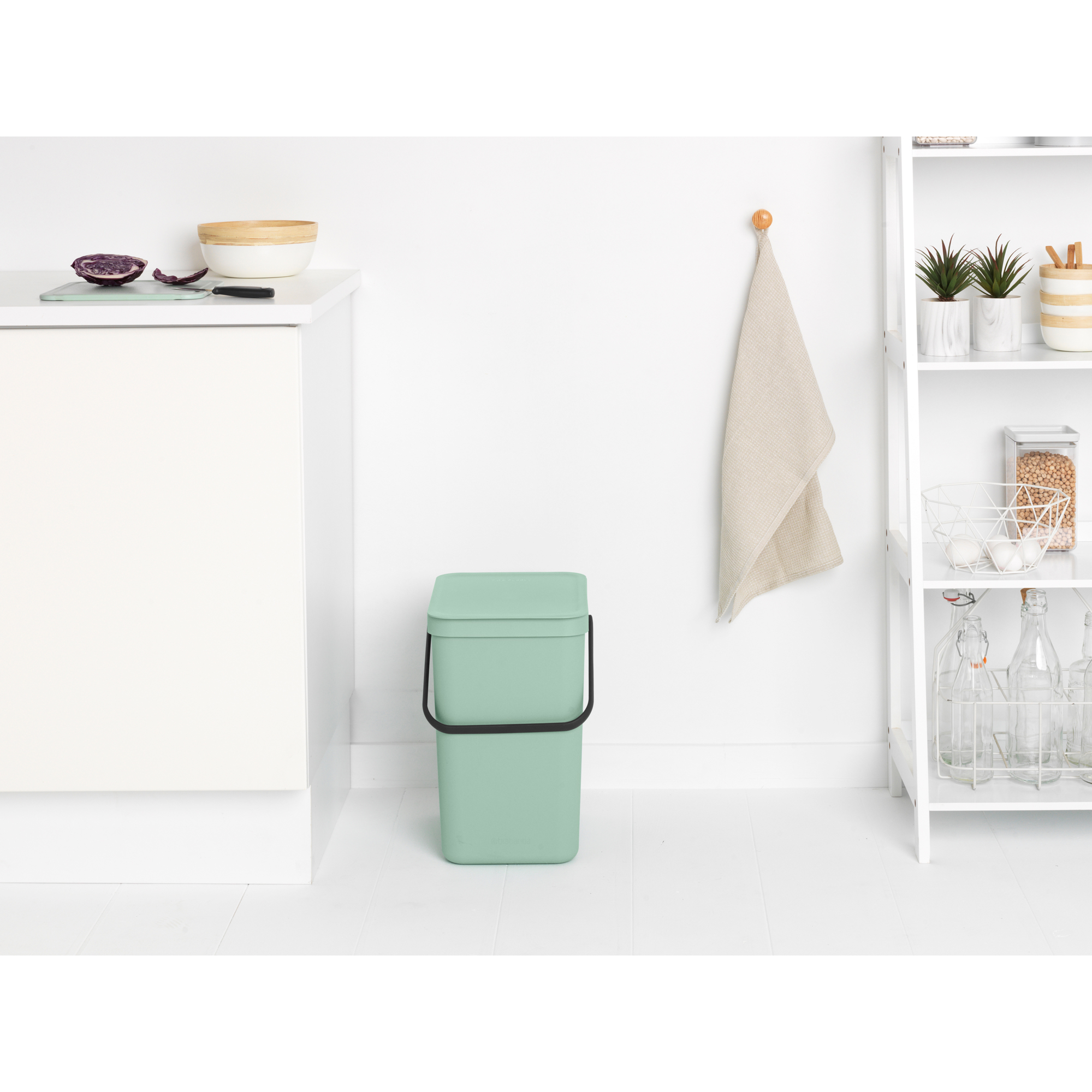 https://admins.leno.lv/storage/media/16308/Sort-&-Go-Waste-Bin,-25L---Jade-Green---8710755212765-Brabantia_300dpi_2000x2000px_9_NR-25774.JPG