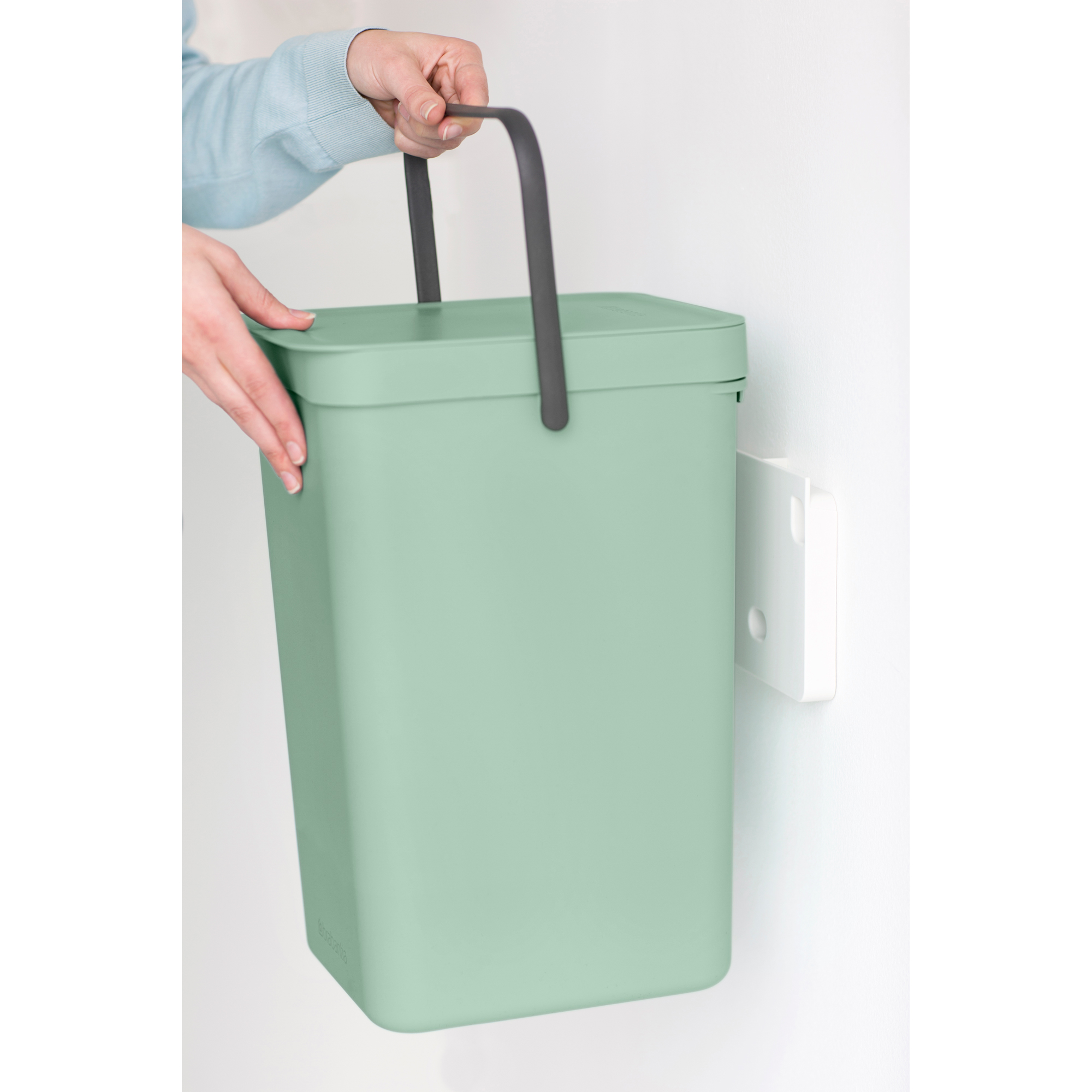 https://admins.leno.lv/storage/media/16746/Sort-&-Go-Waste-Bin,-16L---Jade-Green---8710755211867-Brabantia_300dpi_2000x2000px_9_NR-25773.JPG