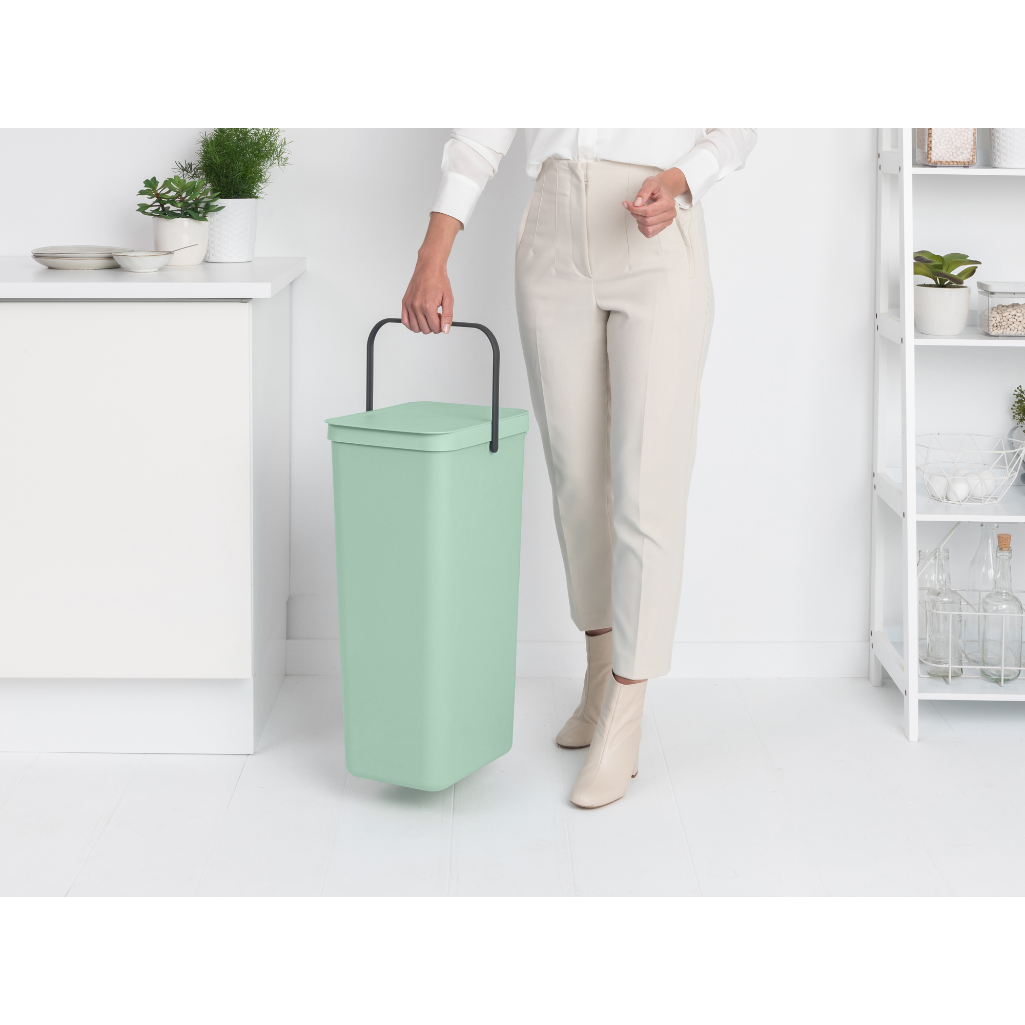 https://admins.leno.lv/storage/media/16756/Sort-&-Go-Recycle-Bin,-40L---Jade-Green---8710755212826-Brabantia_300dpi_2000x2000px_9_NR-25787.JPG