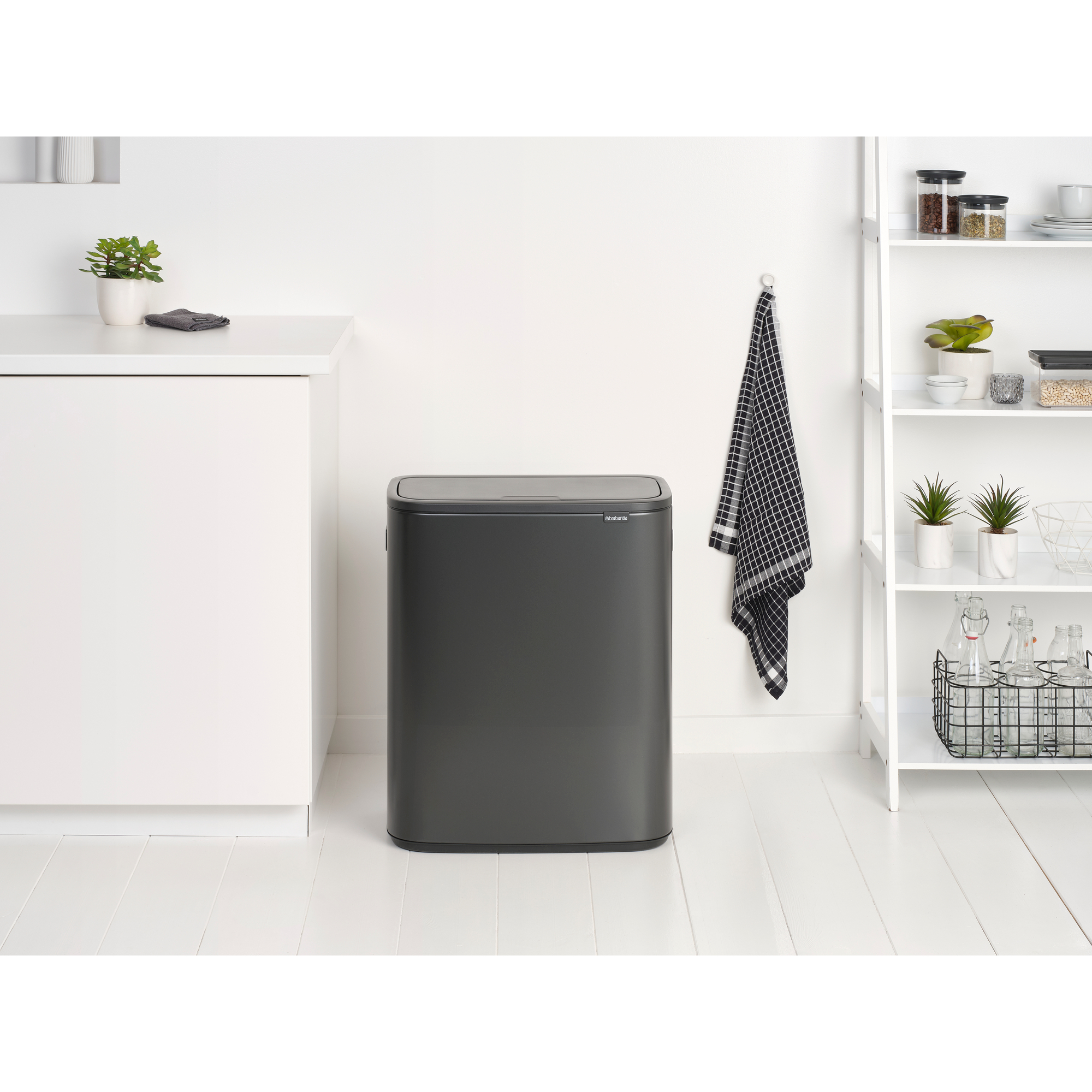 https://admins.leno.lv/storage/media/16862/Bo-Touch-Bin,-2-x-30L---Confident-Grey---8710755233609-Brabantia_96dpi_2000x2000px_9_NR-37468.JPG