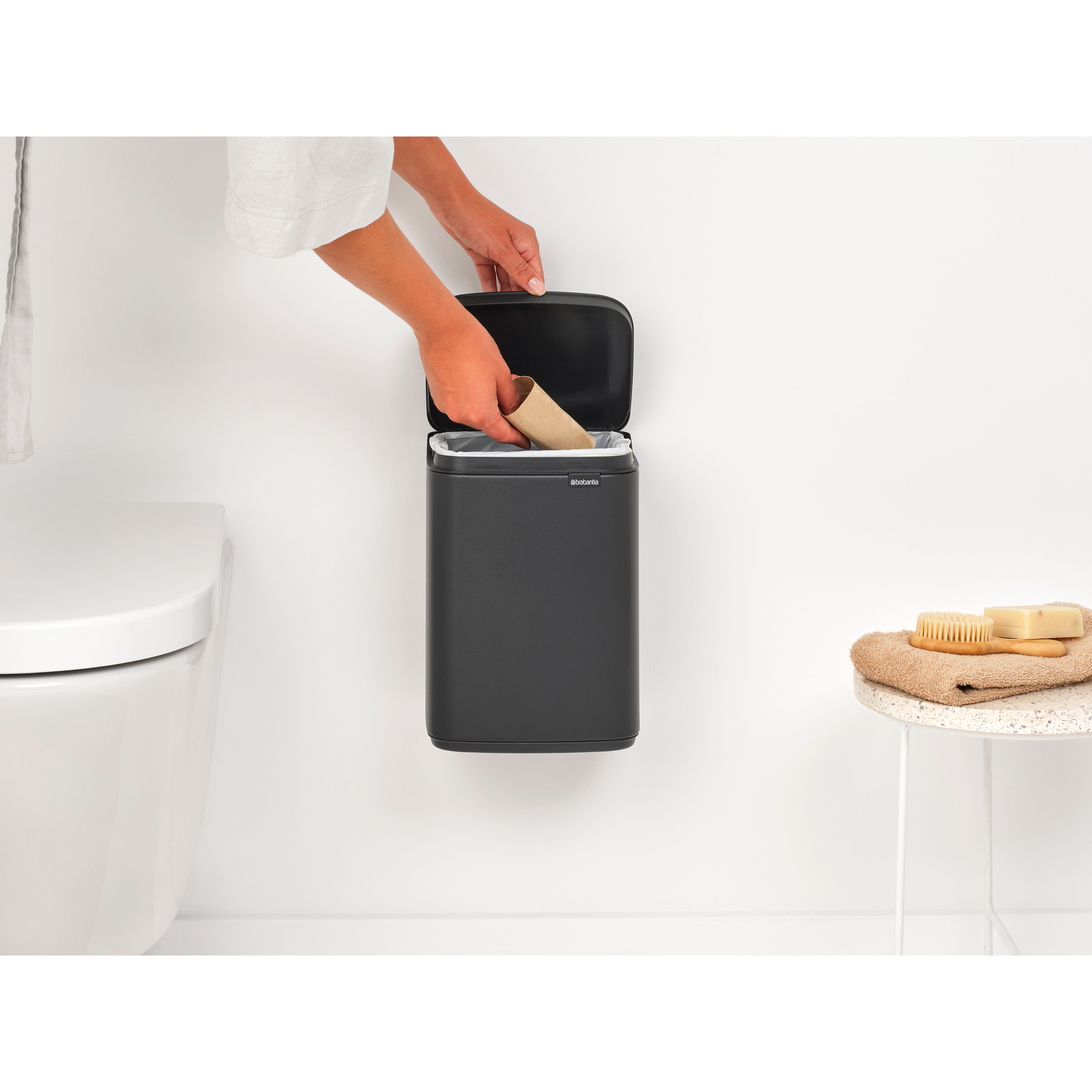 https://admins.leno.lv/storage/media/16873/Bo-Waste-Bin,-4L---Mineral-Infinite-Grey---8710755233708-Brabantia_96dpi_2000x2000px_9_NR-35771.JPG