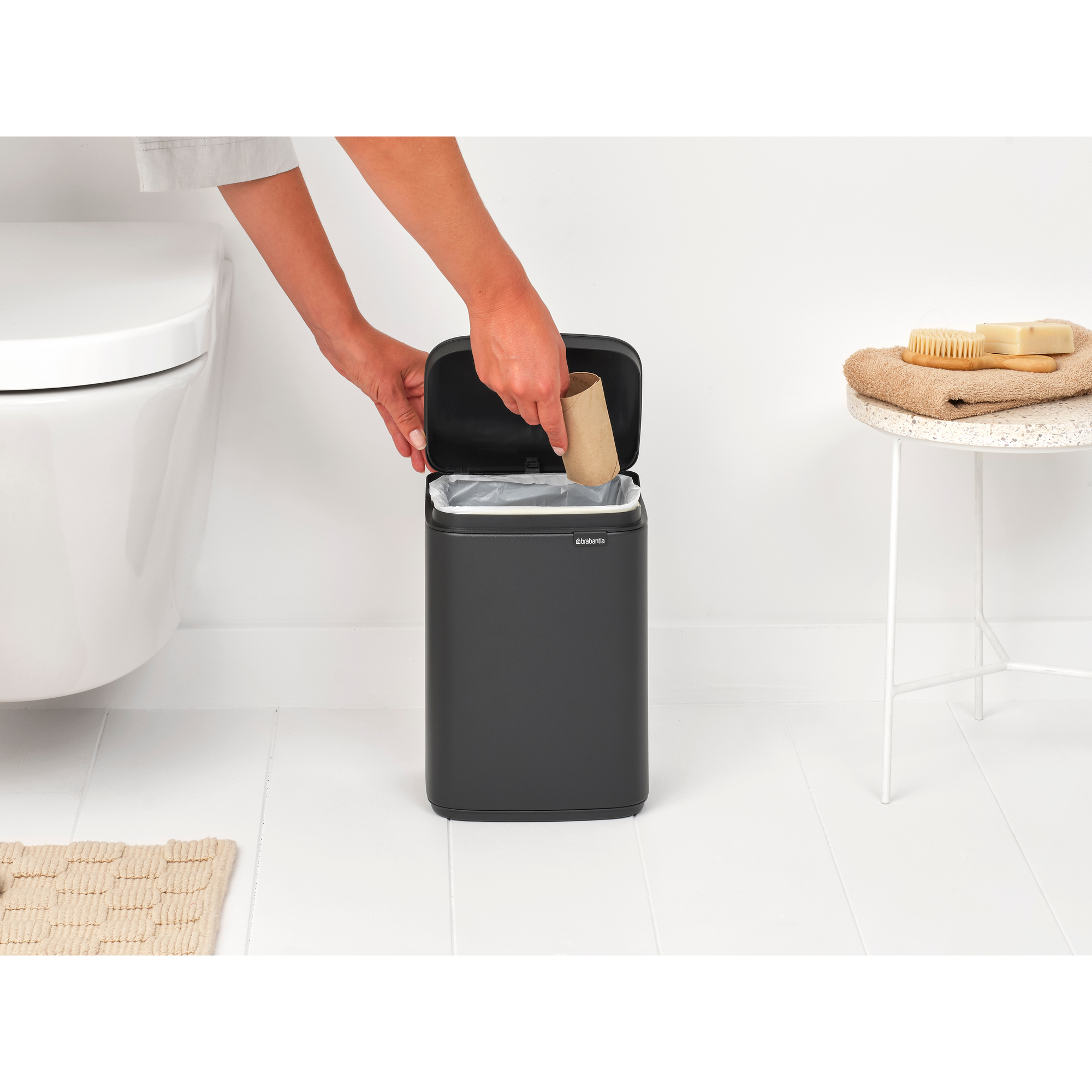 https://admins.leno.lv/storage/media/16874/Bo-Waste-Bin,-4L---Mineral-Infinite-Grey---8710755233708-Brabantia_96dpi_2000x2000px_9_NR-35772.JPG