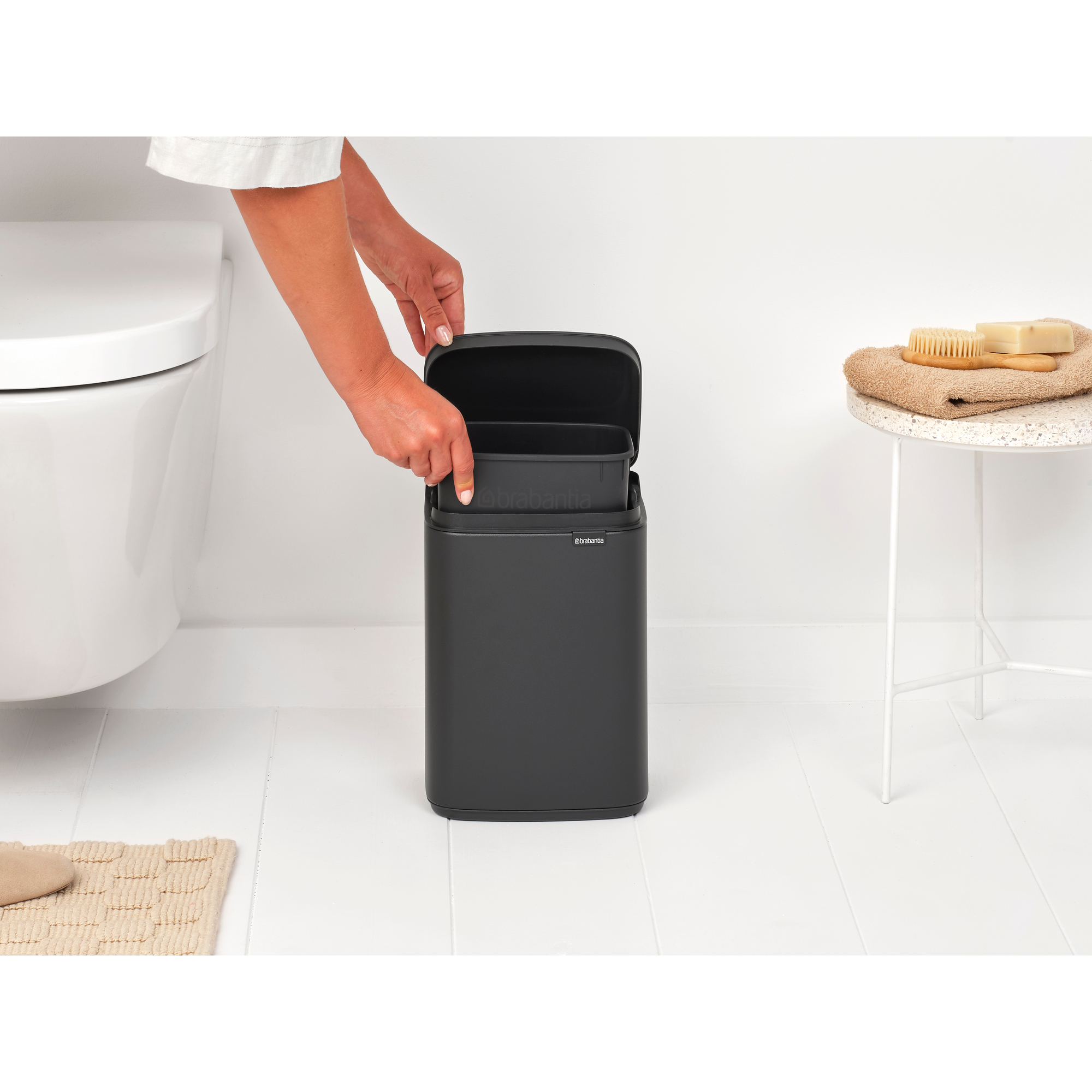 https://admins.leno.lv/storage/media/16876/Bo-Waste-Bin,-4L---Mineral-Infinite-Grey---8710755233708-Brabantia_96dpi_2000x2000px_9_NR-35774.JPG