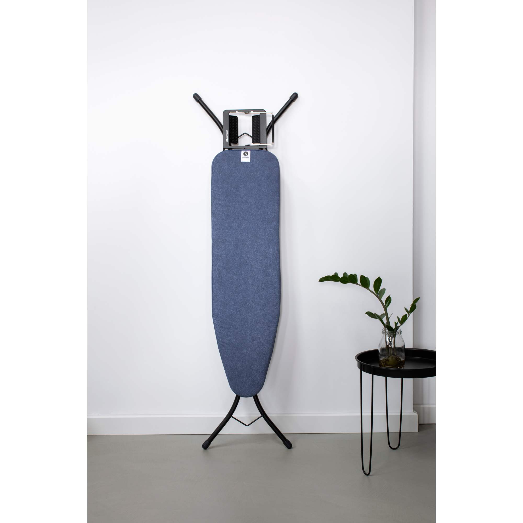 https://admins.leno.lv/storage/media/17054/Ironing-Board-Cover-A,-Complete-Set---Denim-Blue---8710755130526-Brabantia_300dpi_2000x2000px_9_NR-20471.JPG