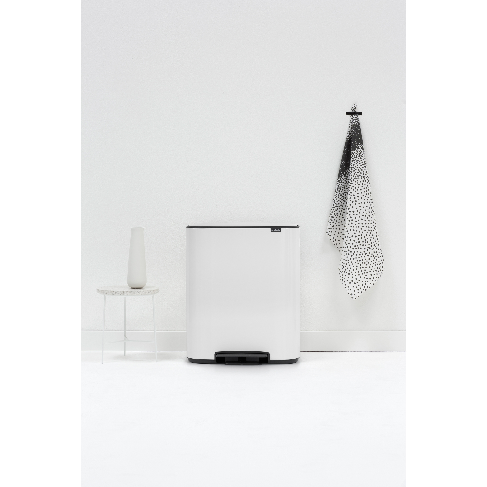 https://admins.leno.lv/storage/media/17238/Bo-Pedal-Bin,-2-x-30L---White---8710755211447-Brabantia_300dpi_2000x2000px_9_NR-17157.JPG