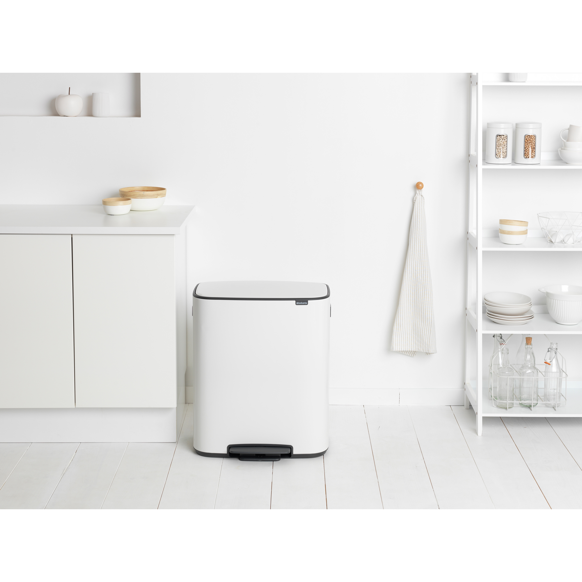 https://admins.leno.lv/storage/media/17239/Bo-Pedal-Bin,-2-x-30L---White---8710755211447-Brabantia_300dpi_2000x2000px_9_NR-17161.JPG