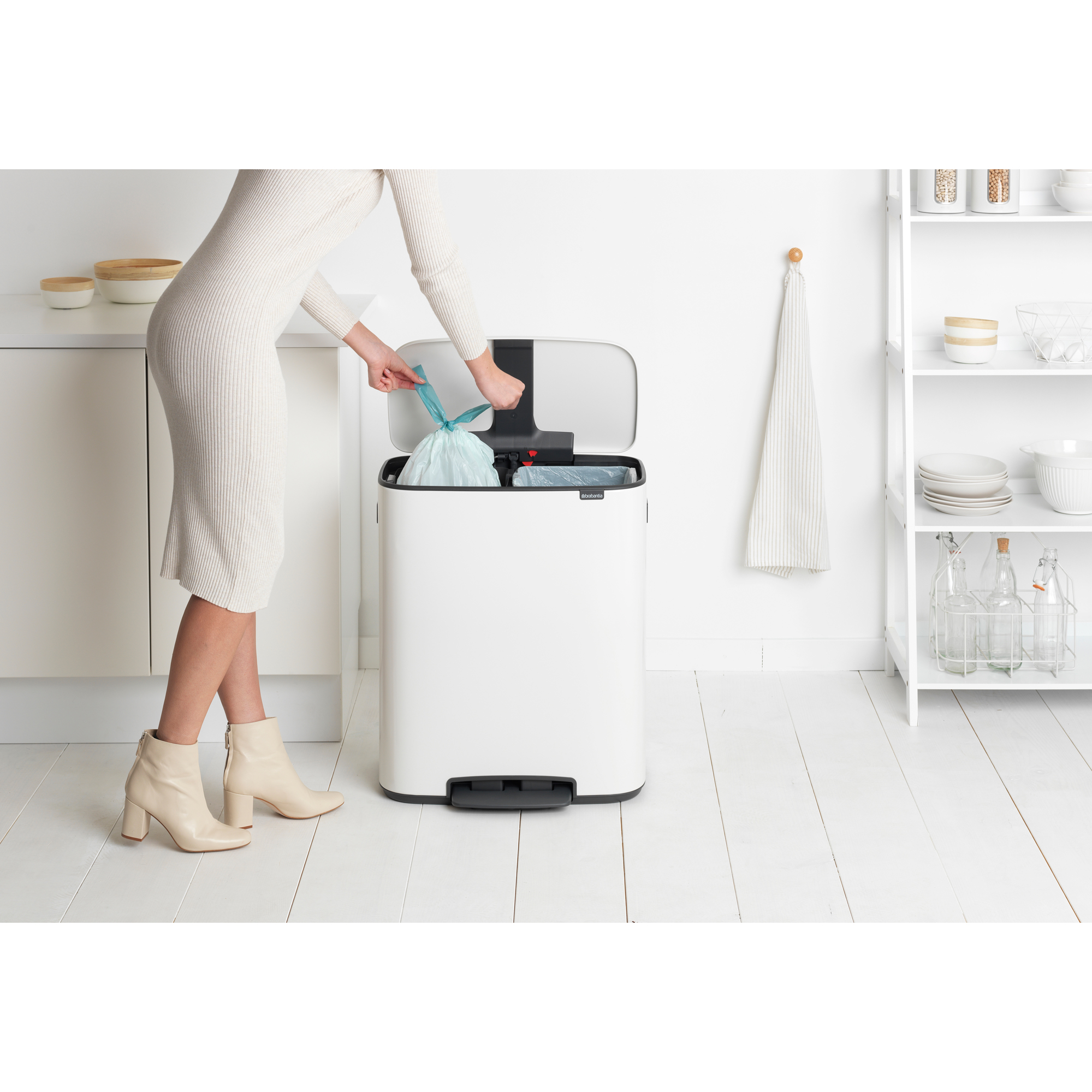 https://admins.leno.lv/storage/media/17242/Bo-Pedal-Bin,-2-x-30L---White---8710755211447-Brabantia_300dpi_2000x2000px_9_NR-17084.JPG