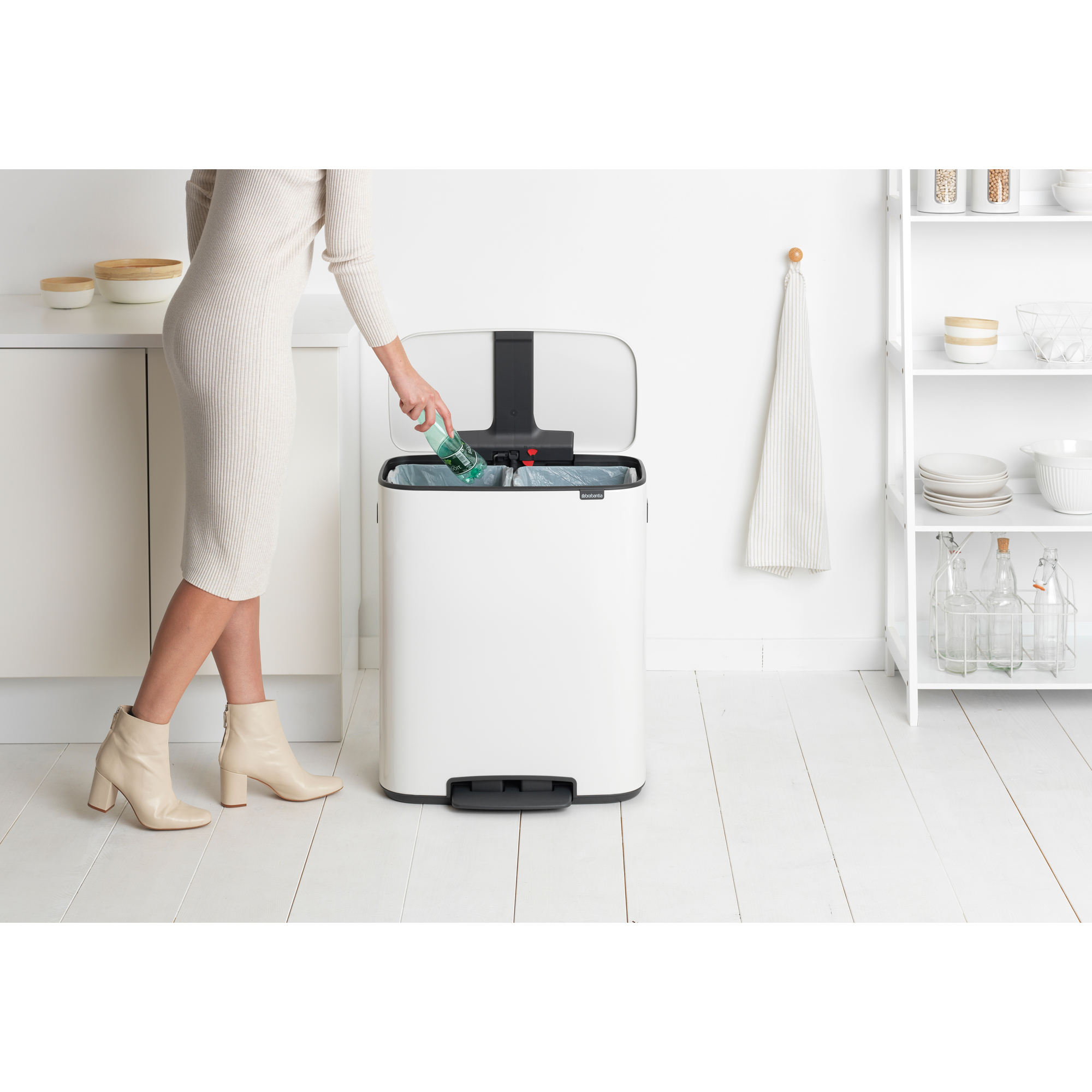 https://admins.leno.lv/storage/media/17243/Bo-Pedal-Bin,-2-x-30L---White---8710755211447-Brabantia_300dpi_2000x2000px_9_NR-17085.JPG