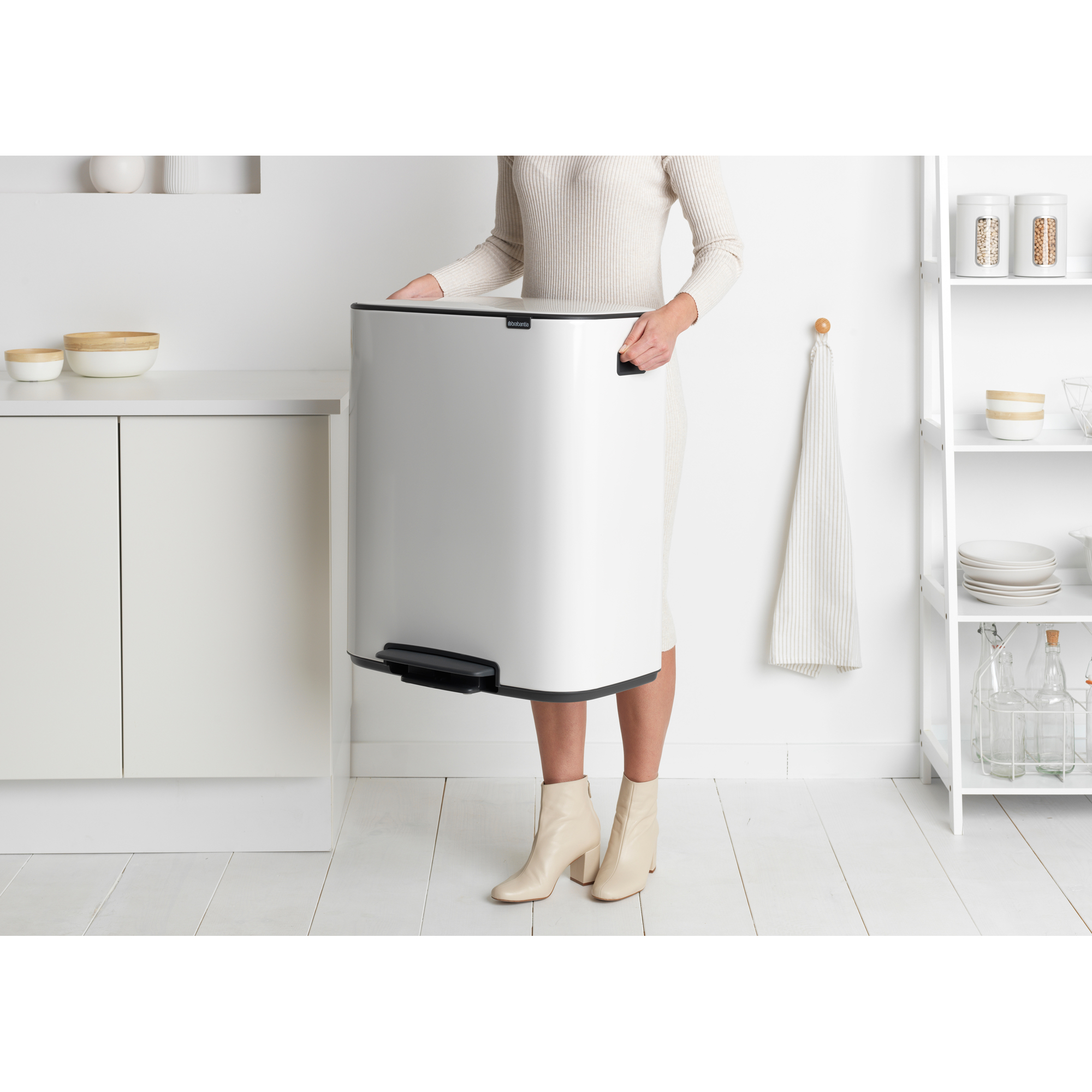 https://admins.leno.lv/storage/media/17245/Bo-Pedal-Bin,-2-x-30L---White---8710755211447-Brabantia_300dpi_2000x2000px_9_NR-17087.JPG
