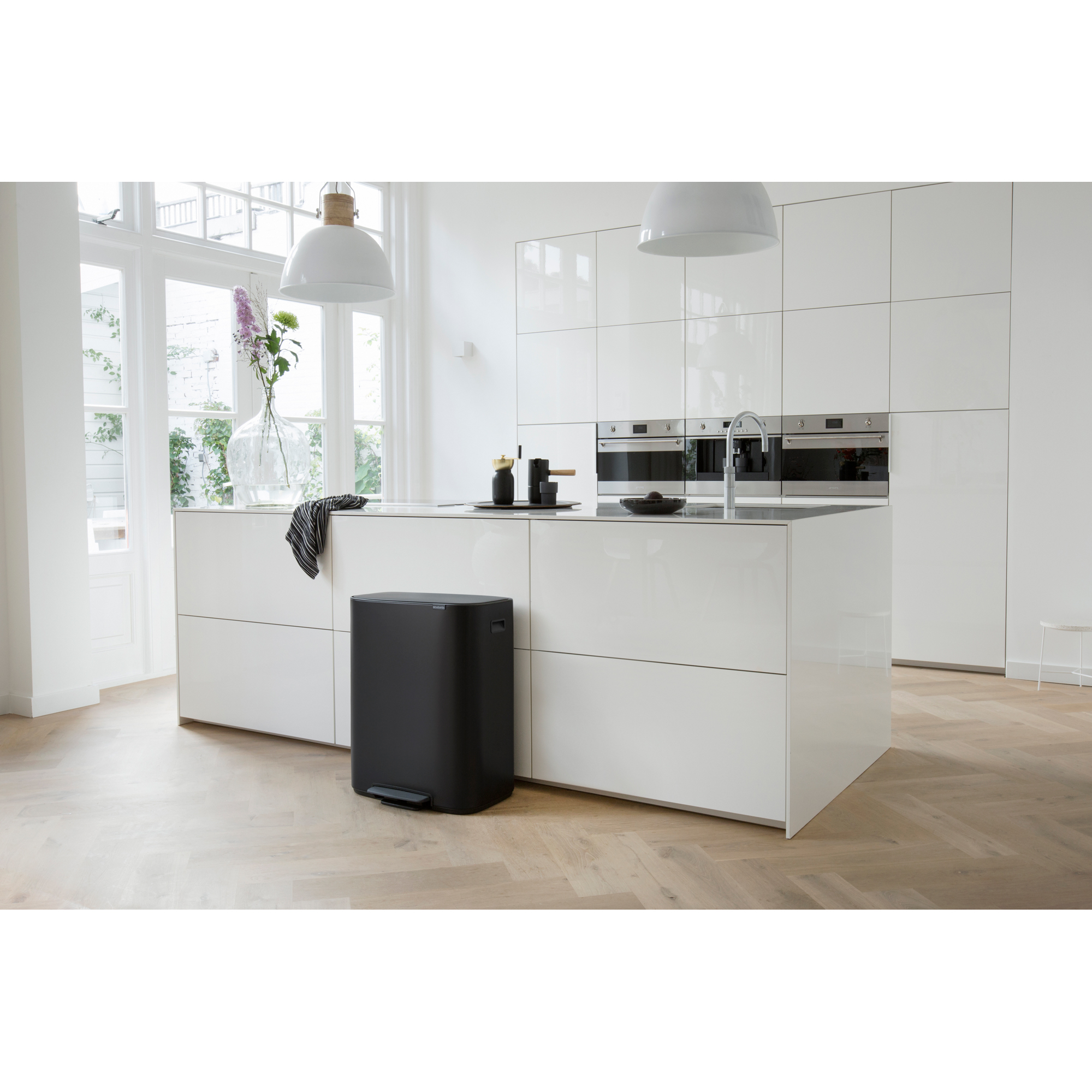 https://admins.leno.lv/storage/media/17255/Bo-Pedal-Bin,-2-x-30L---Matt-Black---8710755211508-Brabantia_300dpi_2000x2000px_9_NR-17172.JPG