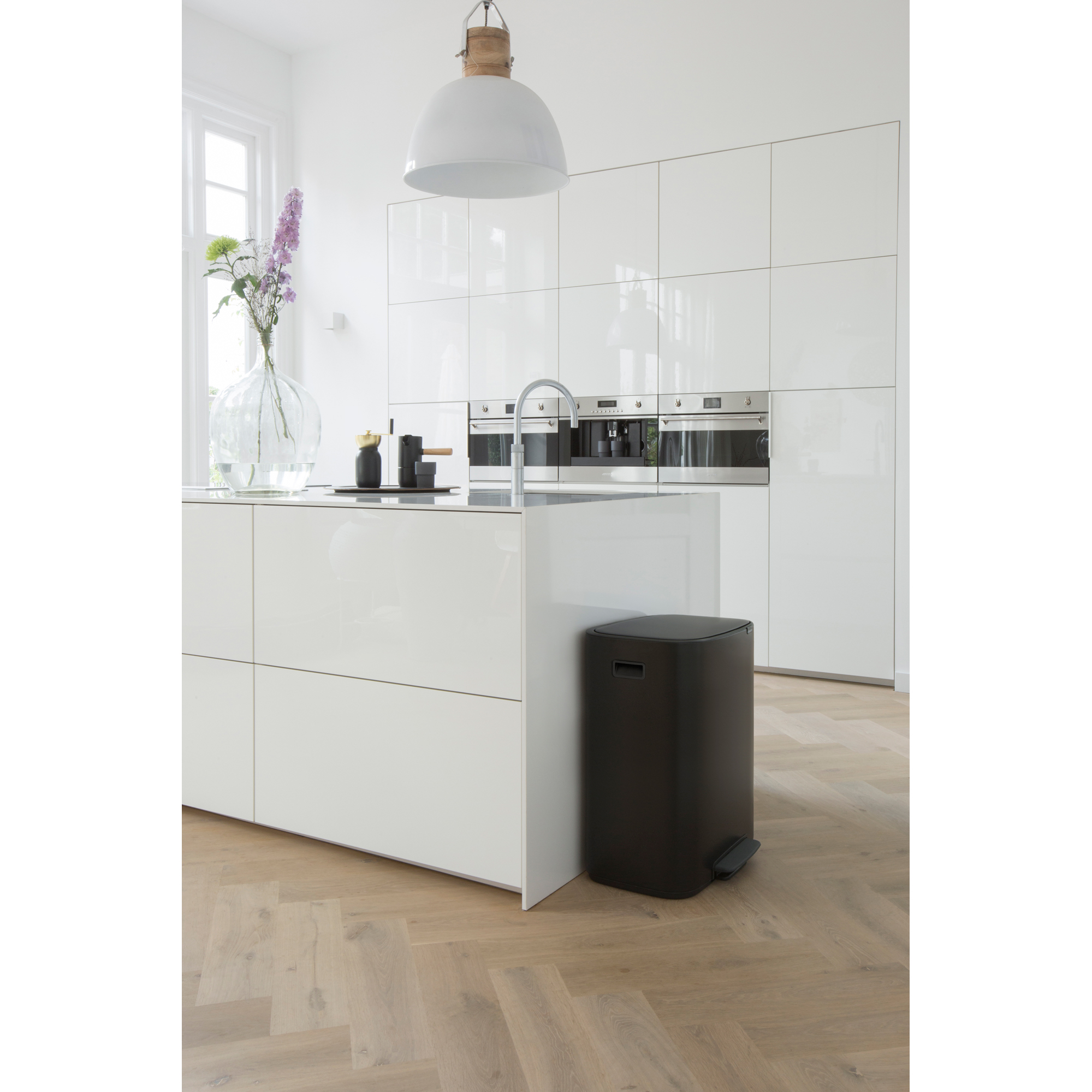 https://admins.leno.lv/storage/media/17257/Bo-Pedal-Bin,-2-x-30L---Matt-Black---8710755211508-Brabantia_300dpi_2000x2000px_9_NR-17174.JPG