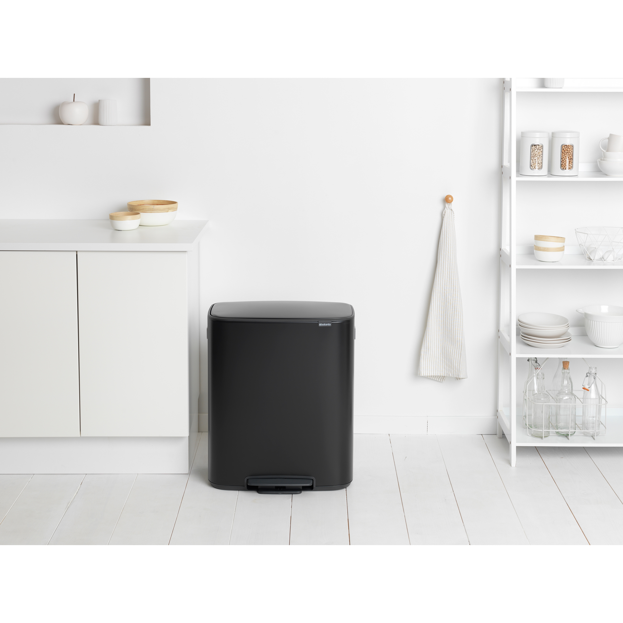 https://admins.leno.lv/storage/media/17258/Bo-Pedal-Bin,-2-x-30L---Matt-Black---8710755211508-Brabantia_300dpi_2000x2000px_9_NR-17175.JPG