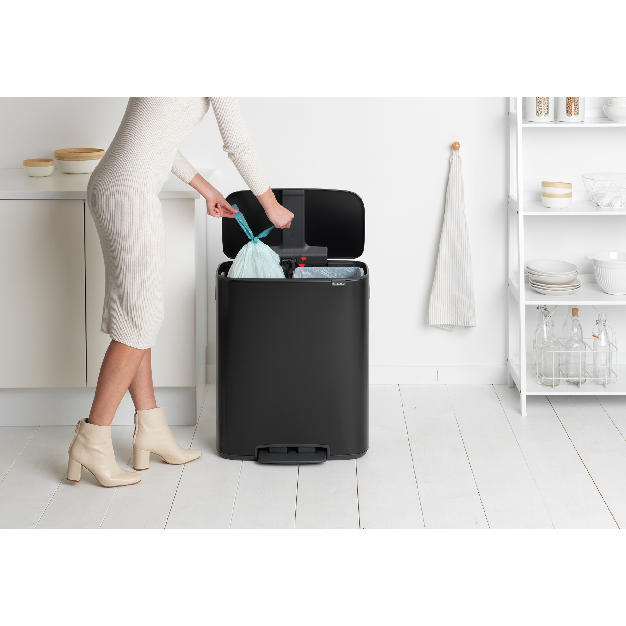 https://admins.leno.lv/storage/media/17260/Bo-Pedal-Bin,-2-x-30L---Matt-Black---8710755211508-Brabantia_300dpi_2000x2000px_9_NR-17100.JPG