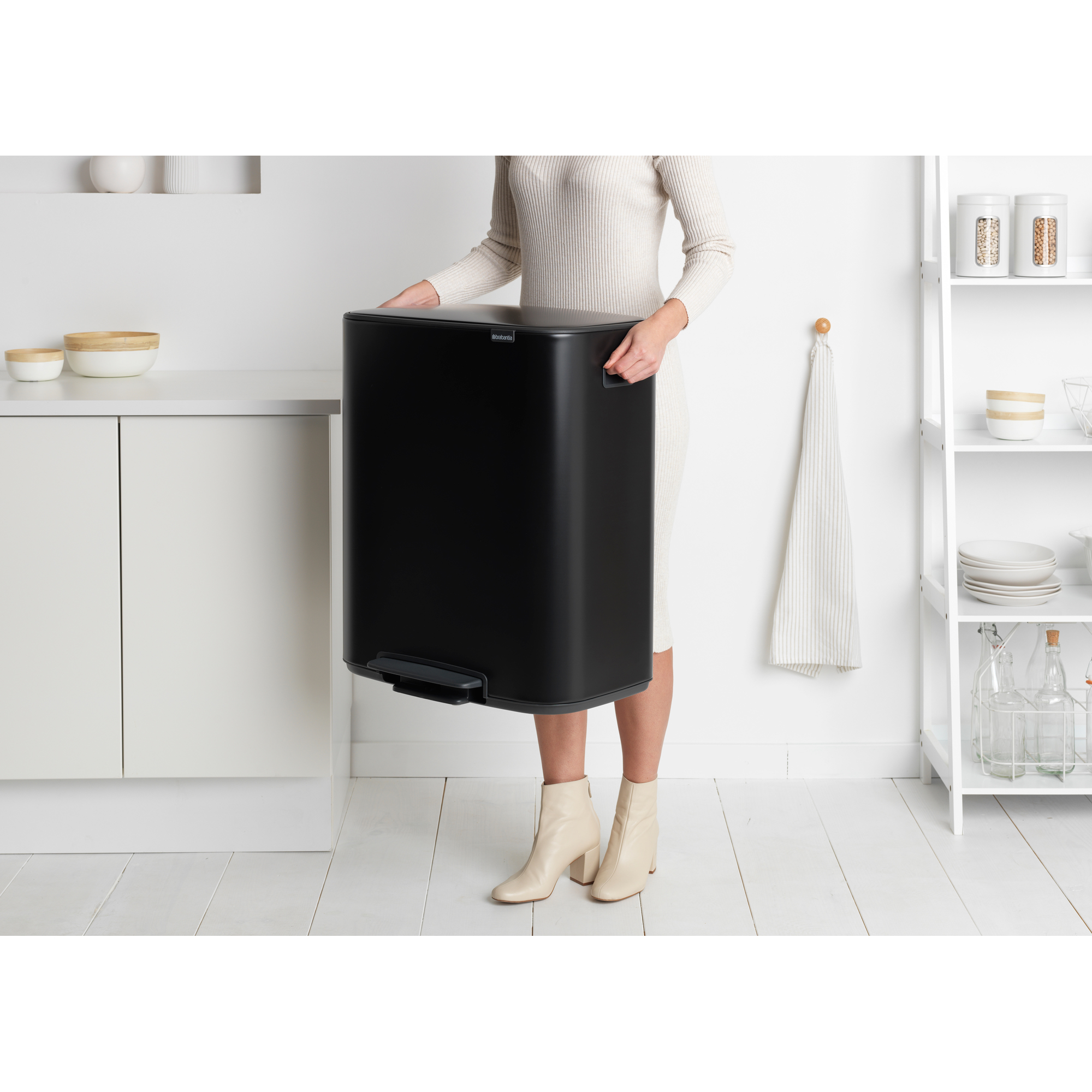 https://admins.leno.lv/storage/media/17263/Bo-Pedal-Bin,-2-x-30L---Matt-Black---8710755211508-Brabantia_300dpi_2000x2000px_9_NR-17103.JPG