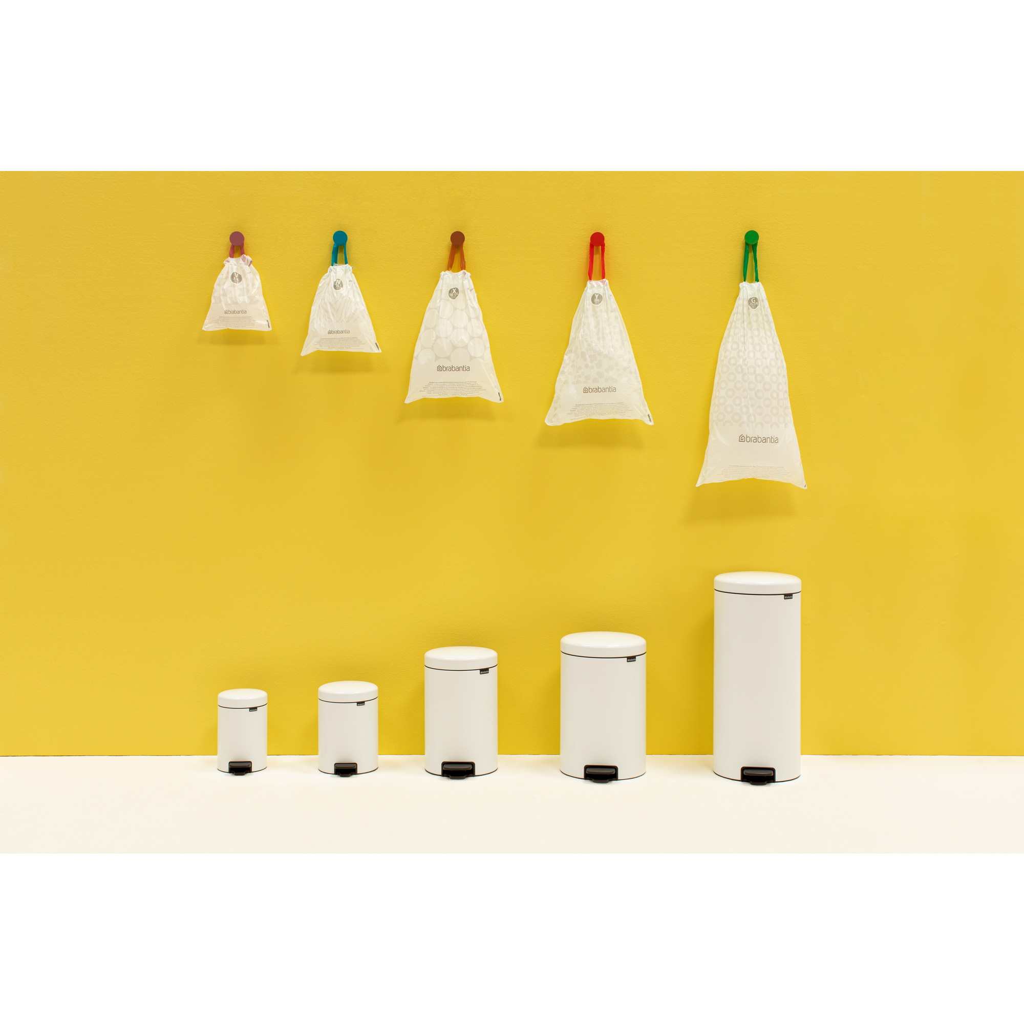 https://admins.leno.lv/storage/media/17272/NewIcon-Pedal-Bin,-30L---White---8710755111785-Brabantia_96dpi_2000x2000px_9_NR-35451.JPG