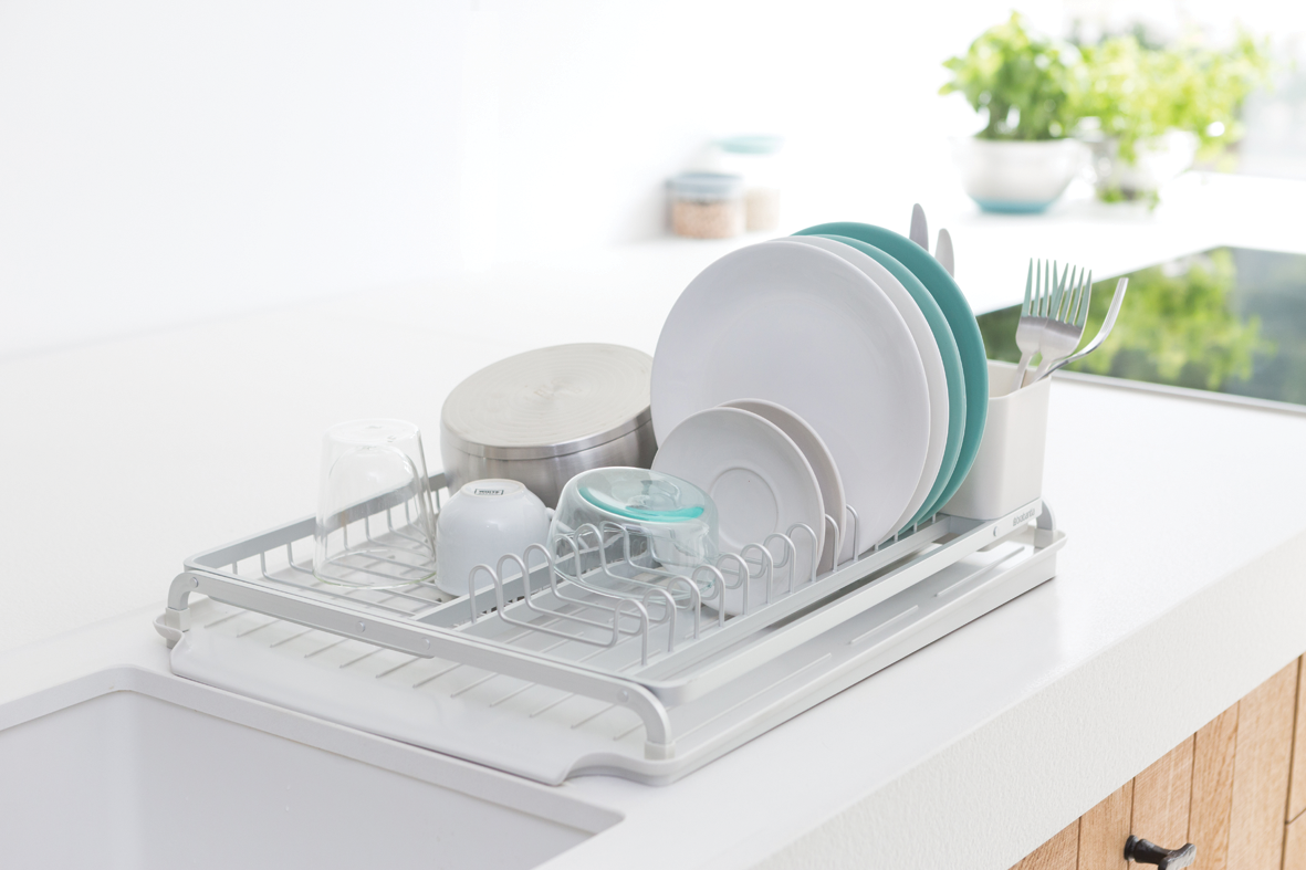 https://admins.leno.lv/storage/media/3422/dish_drying_rack_-_light_grey_-_8710755117428_brabantia_300dpi_1181x787px_x_nr-12626.png