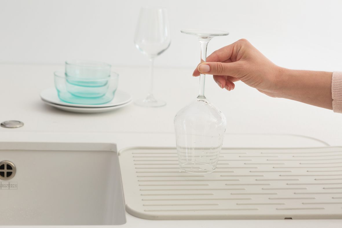 BRABANTIA Silikona trauku žāvēšanas paliktnis, light grey