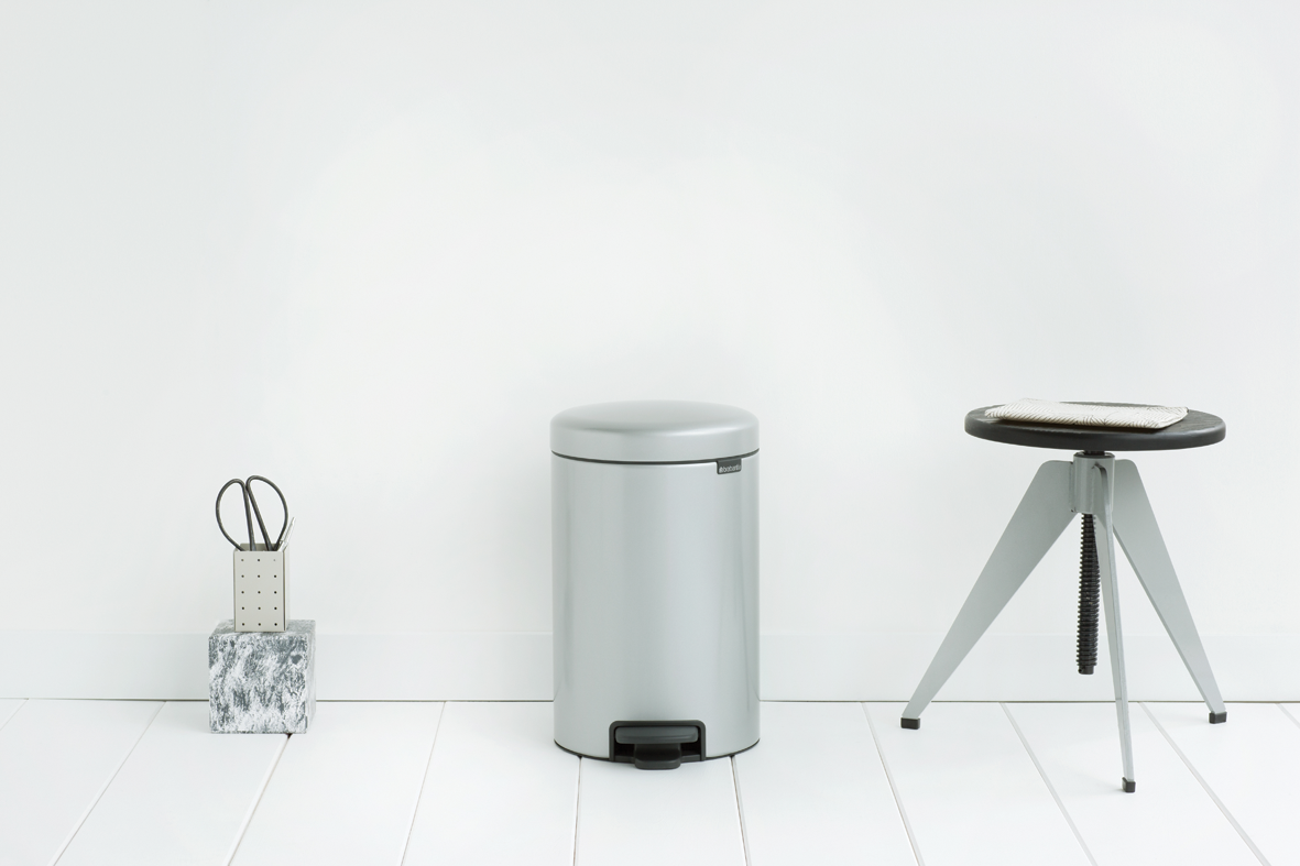 https://admins.leno.lv/storage/media/3622/pedal_bin_newicon,_12l_-_metallic_grey_-_8710755113680_brabantia_300dpi_1181x787px_x_nr-2867.png