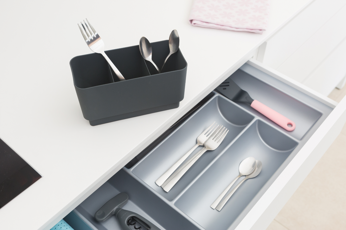 https://admins.leno.lv/storage/media/3712/dish_drying_rack_-_dark_grey_-_8710755117404_brabantia_300dpi_1181x787px_x_nr-12619.png