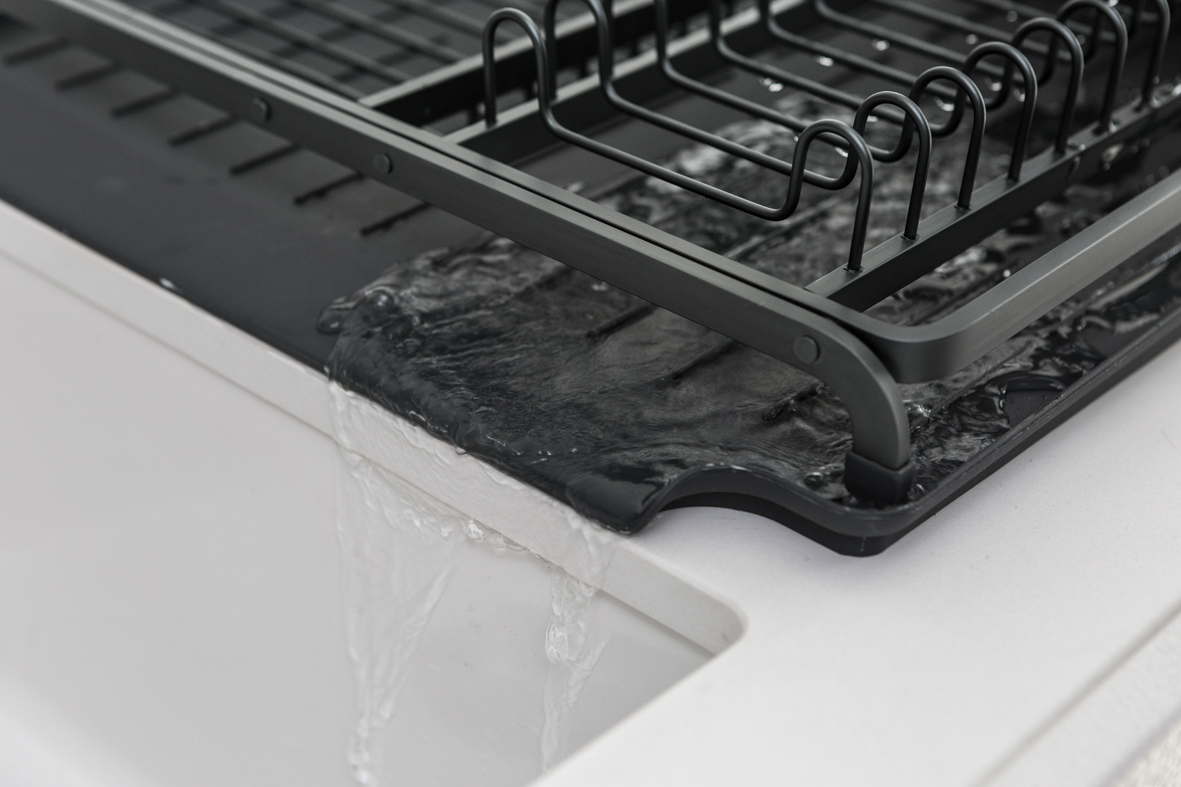 https://admins.leno.lv/storage/media/3713/dish_drying_rack_-_dark_grey_-_8710755117404_brabantia_300dpi_1181x787px_x_nr-12623.png