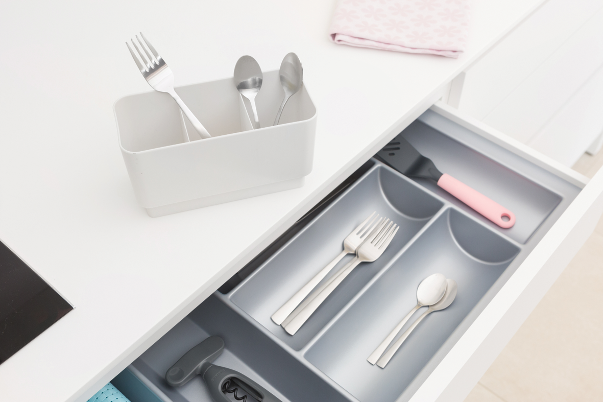 https://admins.leno.lv/storage/media/3724/compact_dish_drying_rack_-_light_grey_-_8710755117282_brabantia_300dpi_1181x787px_x_nr-12611.png