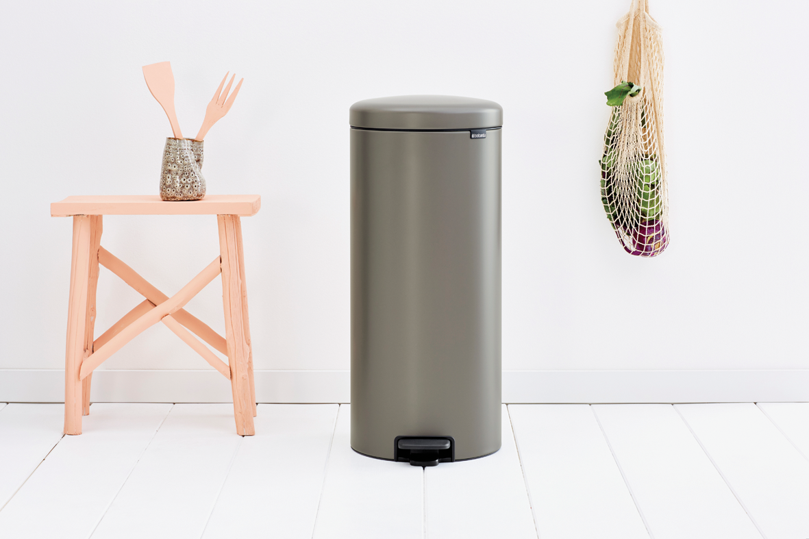 https://admins.leno.lv/storage/media/3920/pedal_bin_newicon,_30l_-_platinum_-_8710755114441_brabantia_300dpi_1181x787px_x_nr-8796.png