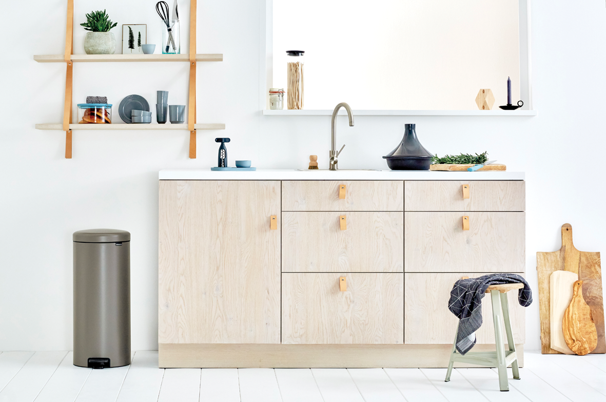 https://admins.leno.lv/storage/media/3922/pedal_bin_newicon,_30l_-_platinum_-_8710755114441_brabantia_300dpi_1181x783px_x_nr-8792.png