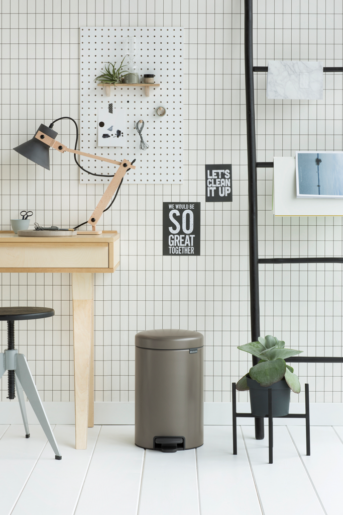 https://admins.leno.lv/storage/media/3992/pedal_bin_newicon,_12l_-_platinum_-_8710755113628_brabantia_72dpi_683x1024px_x_nr-8788.png