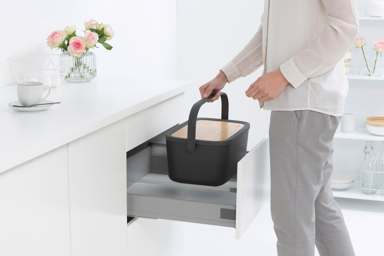 https://admins.leno.lv/storage/media/4009/nic_bread_bin_-_dark_grey_-_8710755128264_brabantia_96dpi_1280x853px_x_nr-17381.png