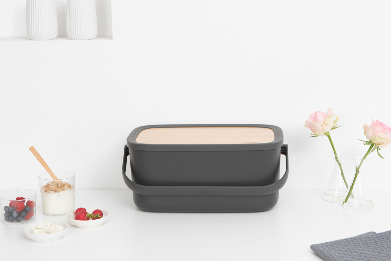 https://admins.leno.lv/storage/media/4010/nic_bread_bin_-_dark_grey_-_8710755128264_brabantia_96dpi_1280x853px_x_nr-17382.png