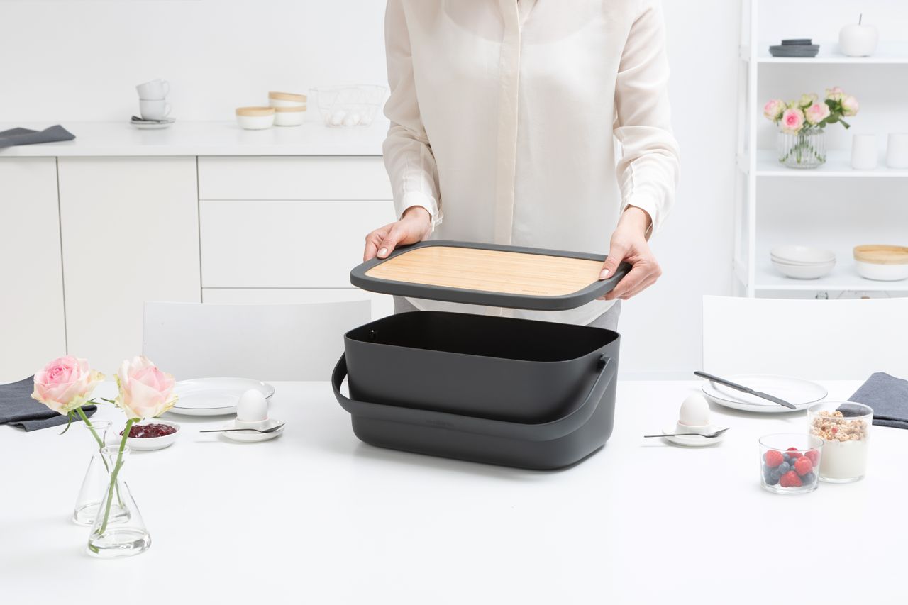 https://admins.leno.lv/storage/media/4011/nic_bread_bin_-_dark_grey_-_8710755128264_brabantia_96dpi_1280x853px_x_nr-17375.png